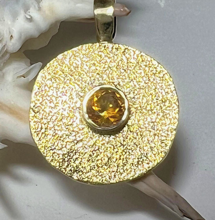 Citrine Disc Texture 18k Pendant