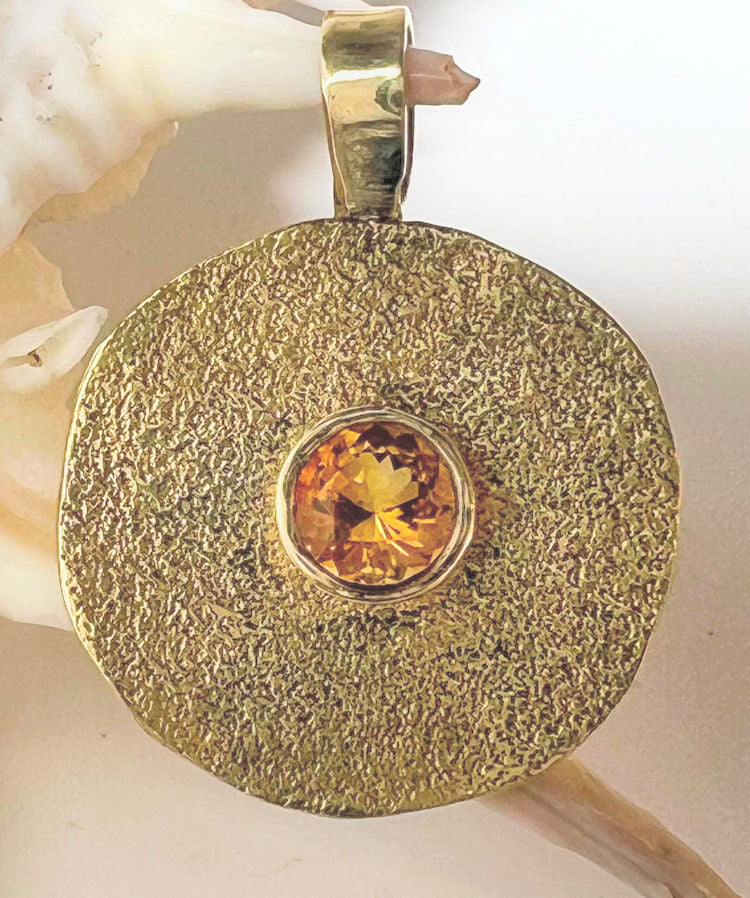 Citrine Disc Texture 18k Pendant