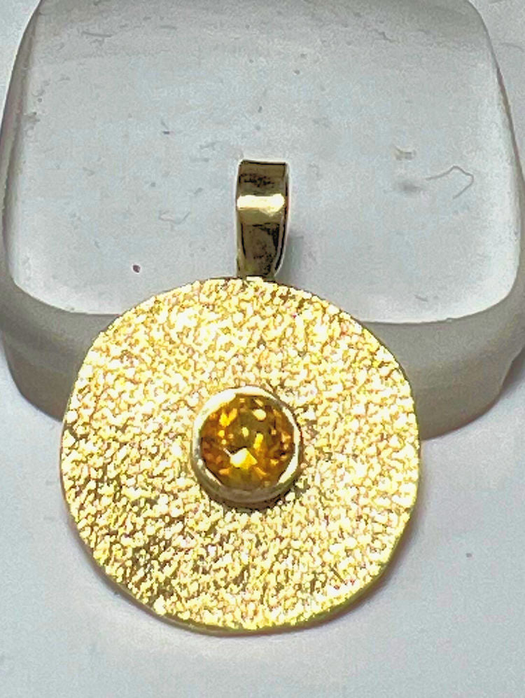 TEXTURED CITRINE DISC PENDANT