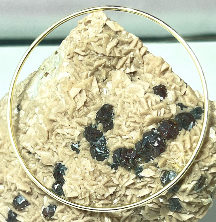 Bangle Slash Texture in 18k Gold