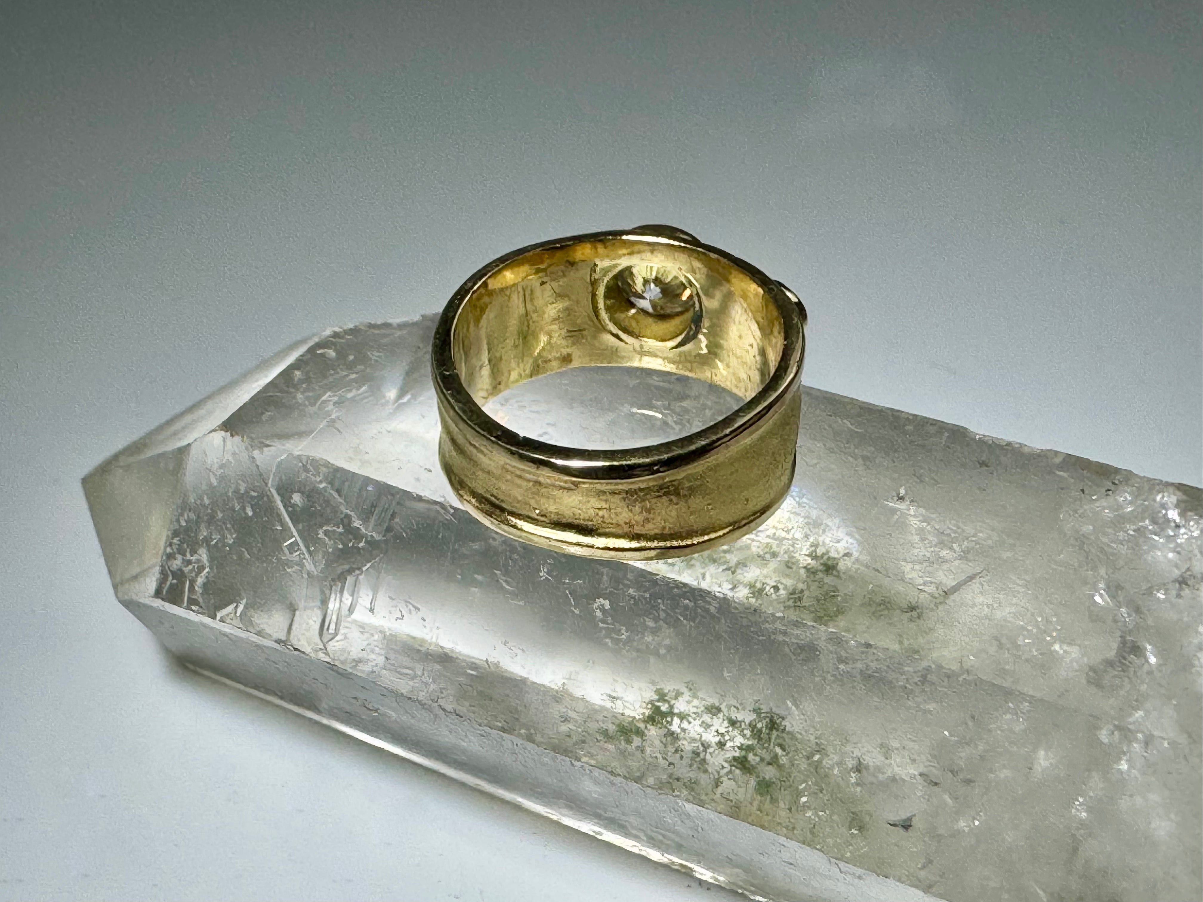 Diamond & Pomegranate Sapphire 18k Gold Ring