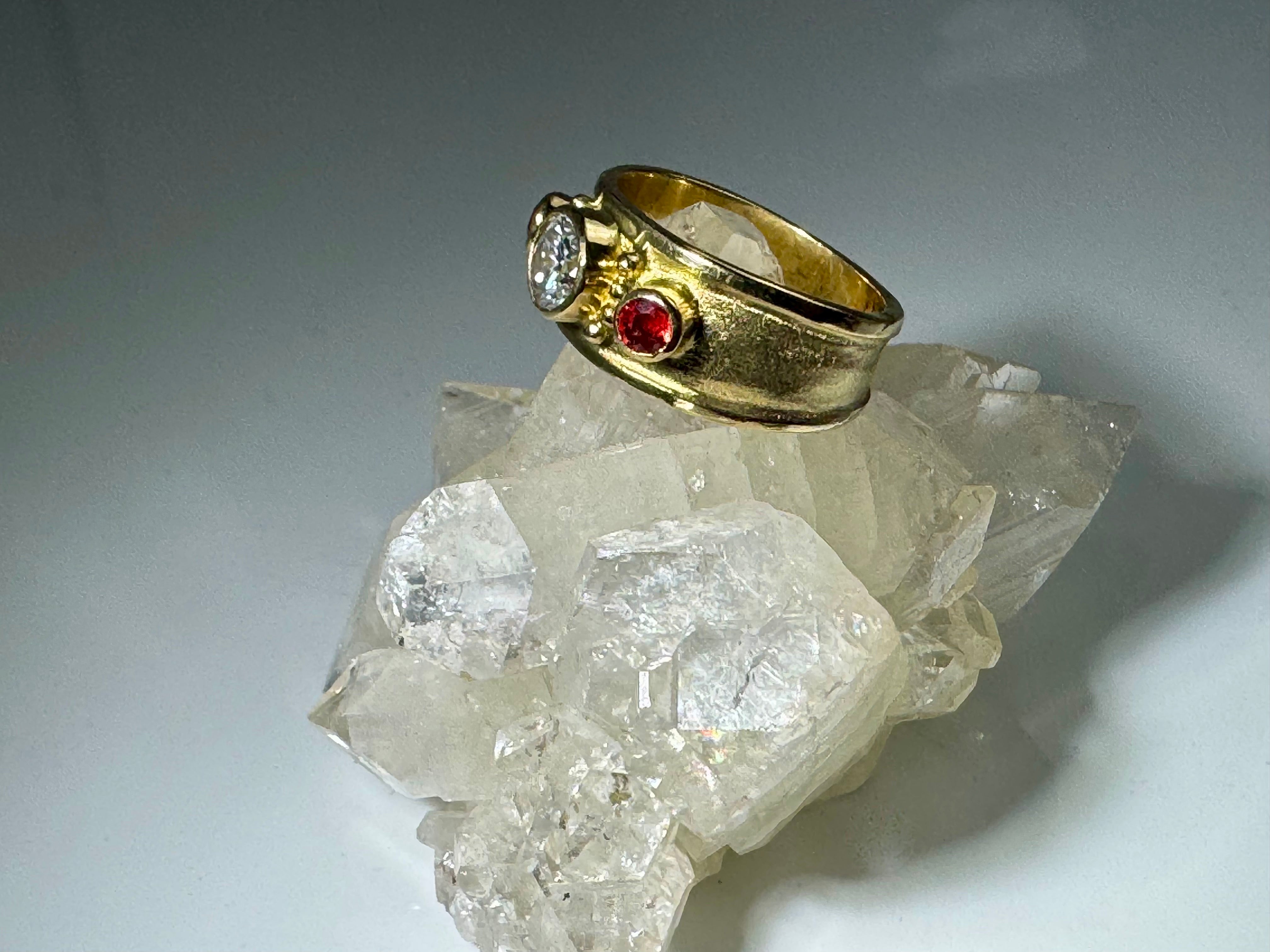 Diamond & Pomegranate Sapphire 18k Gold Ring