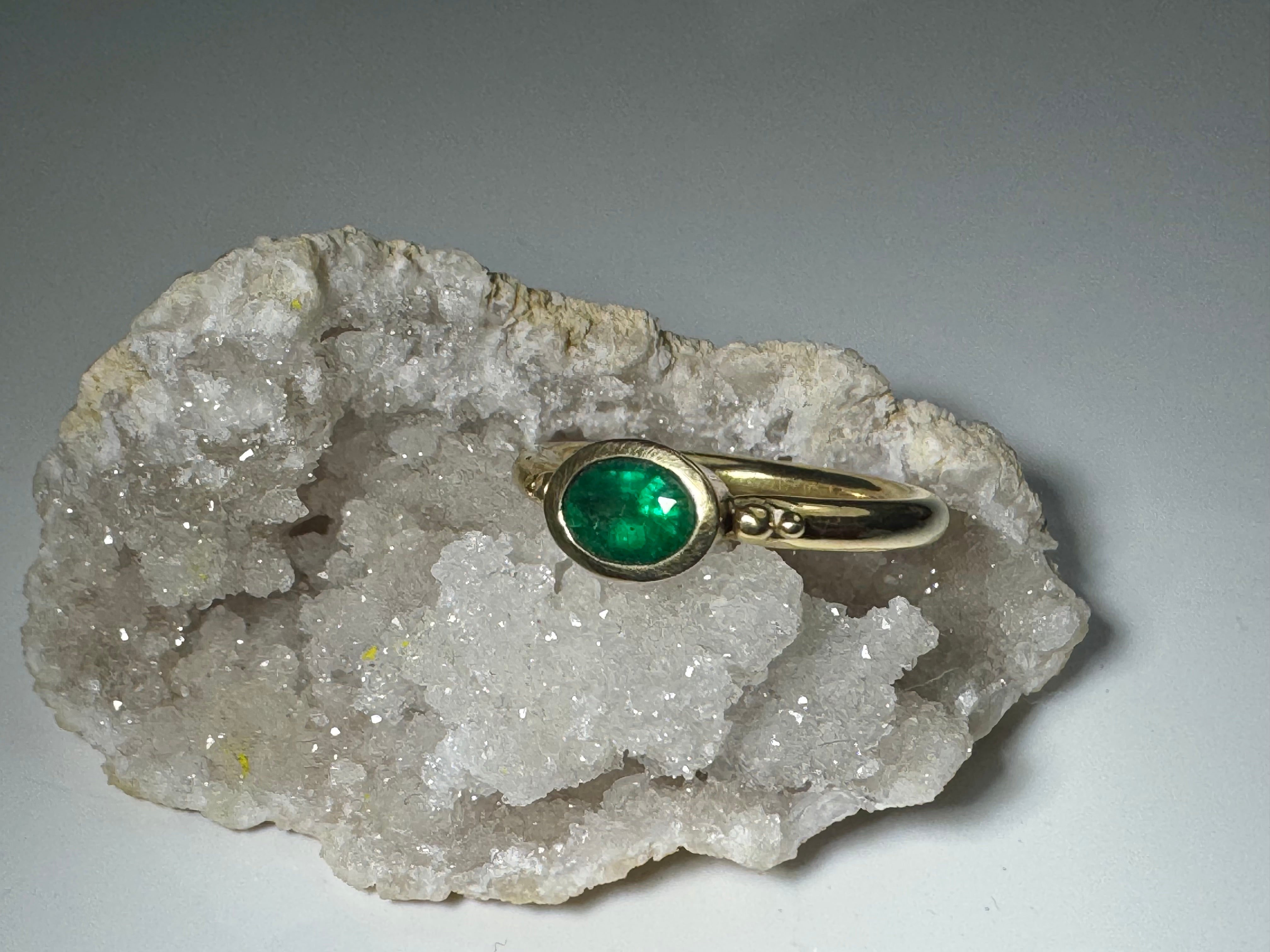 Emerald Bead 18k Ring