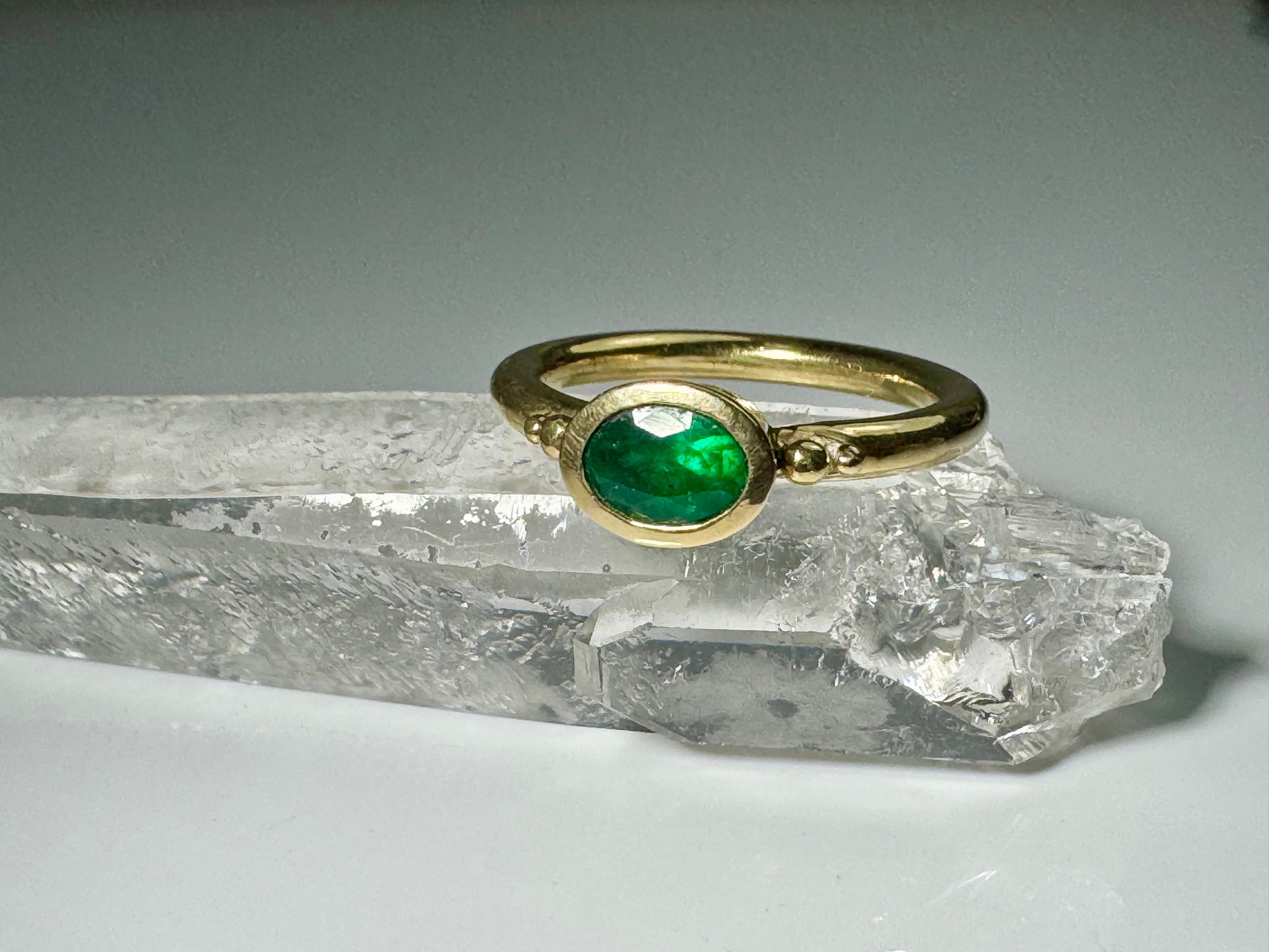 Emerald Bead 18k Ring