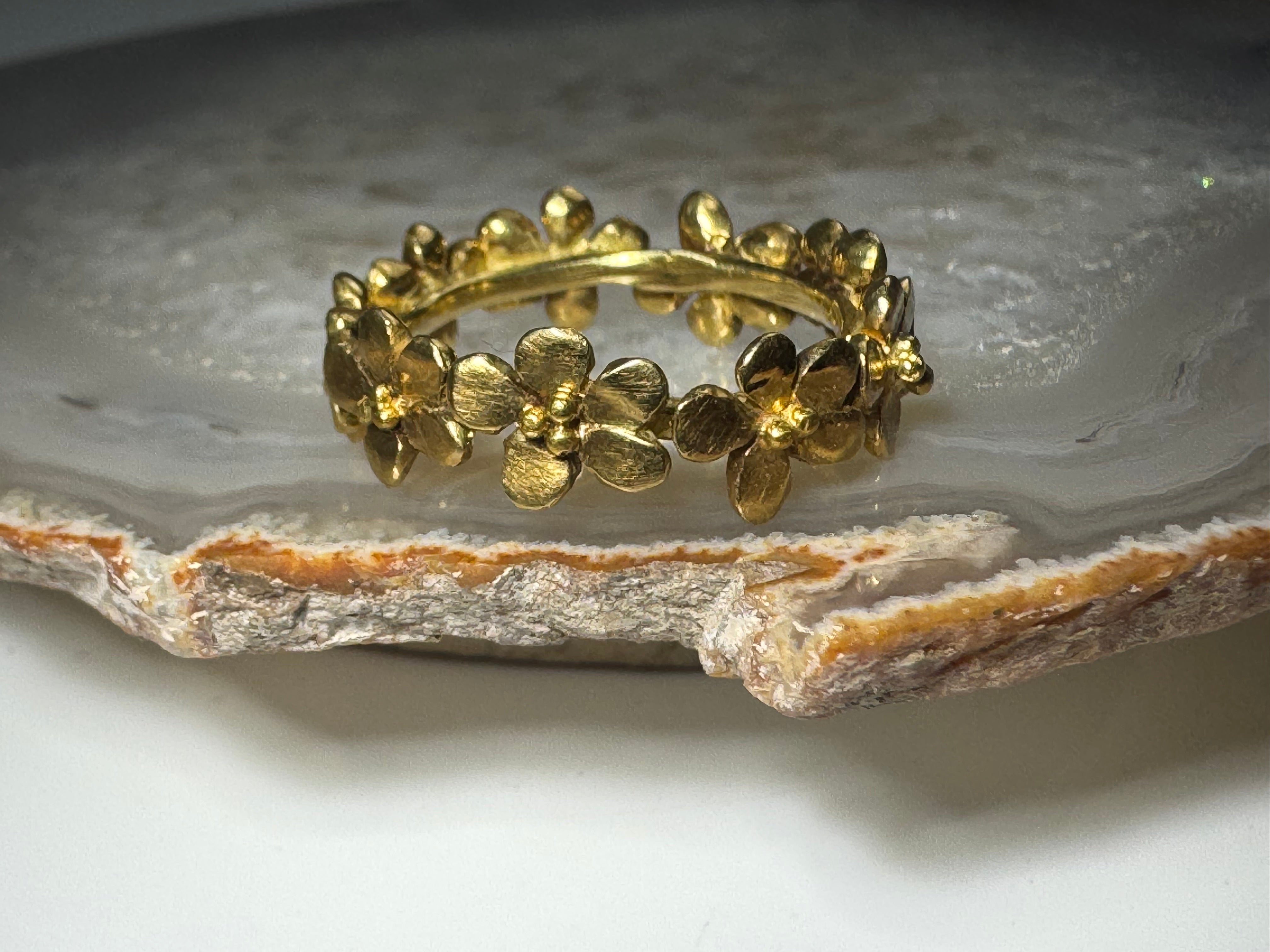 Flower 18k & 22k Band