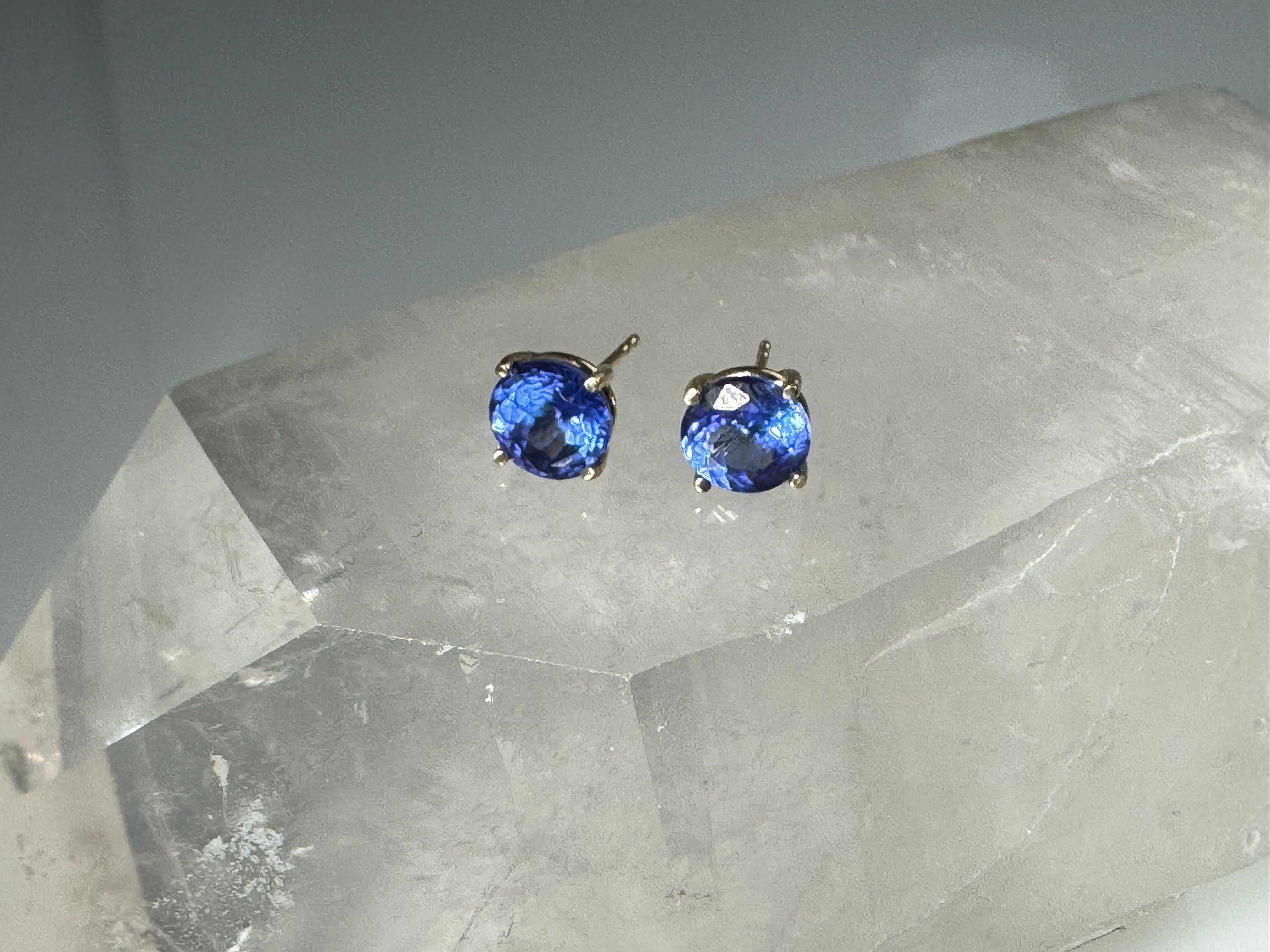 Tanzanite 7mm 14k Studs