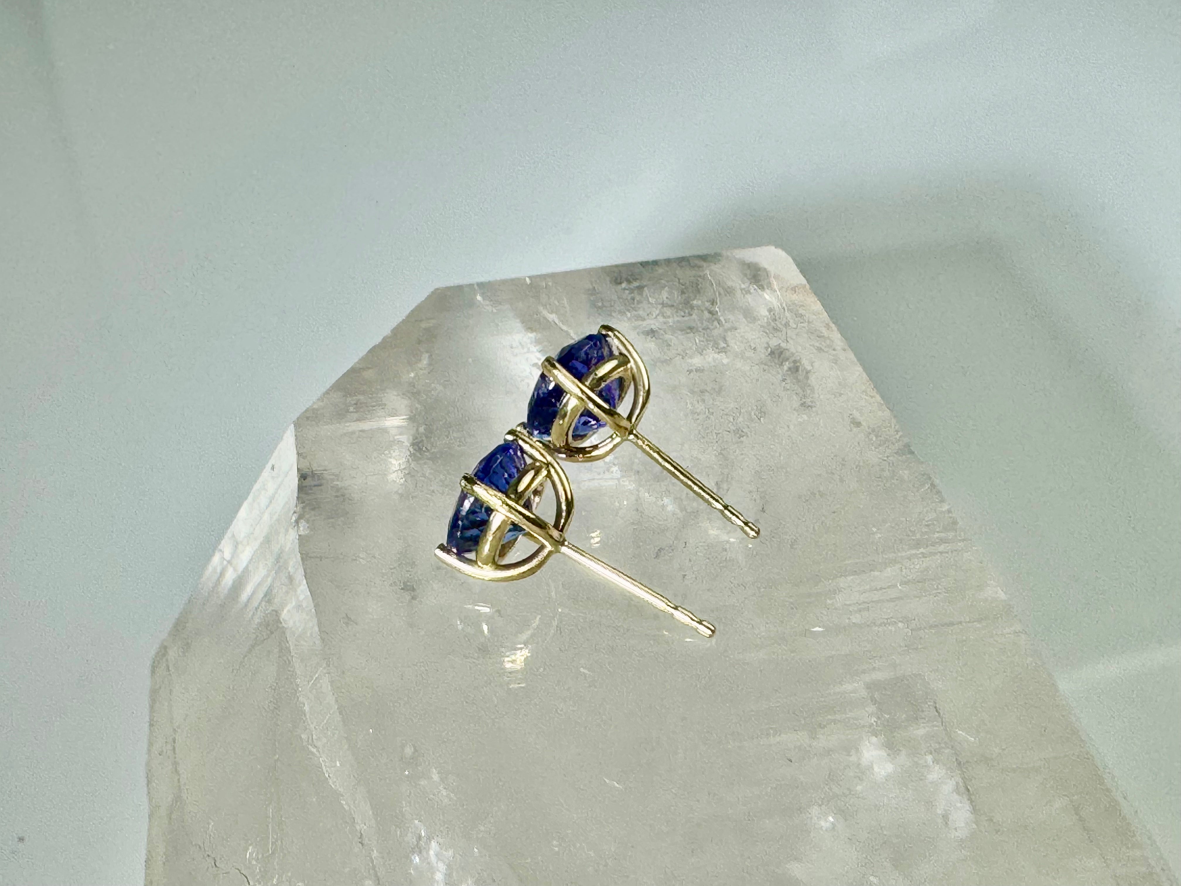 Tanzanite 7mm 14k Studs