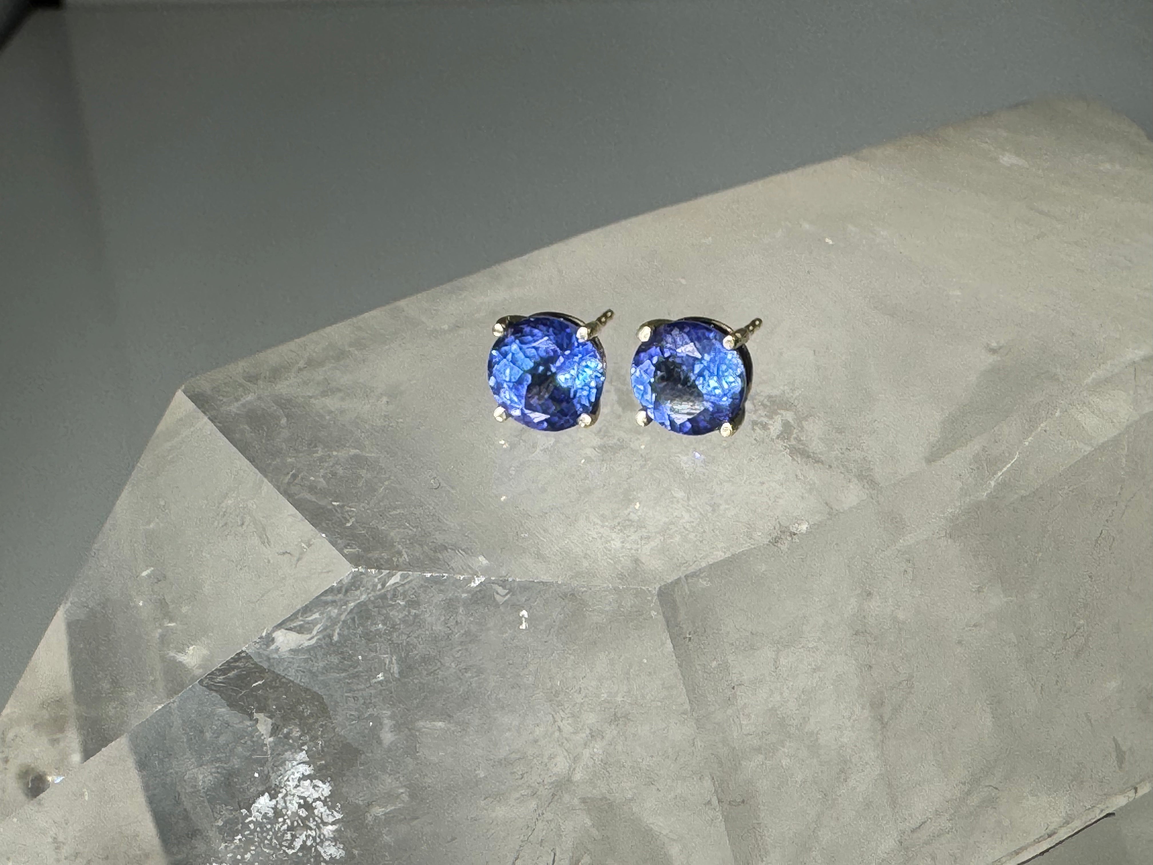Tanzanite 7mm 14k Studs