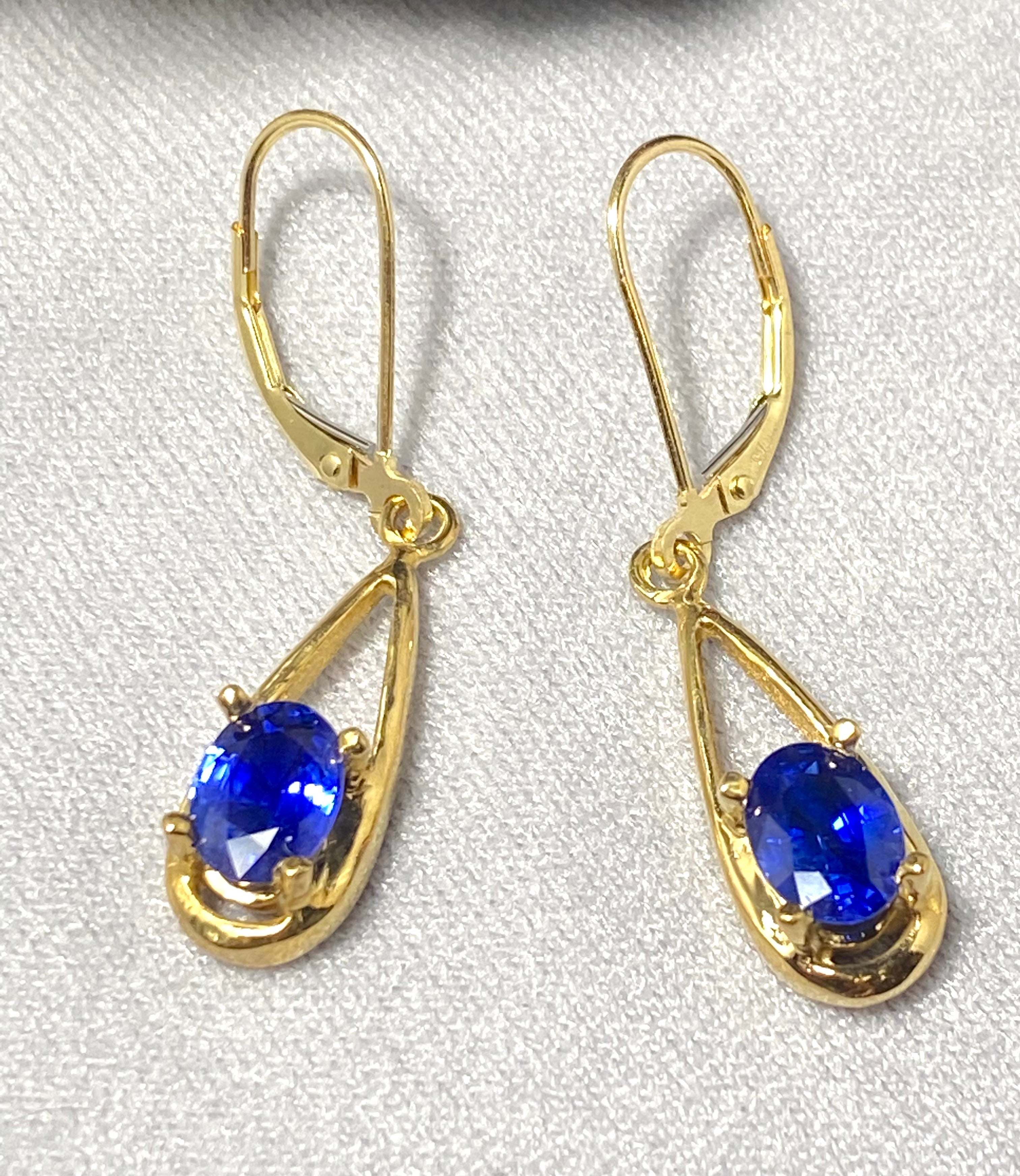 Ceylon Sapphire 18k Pendant and Earrings