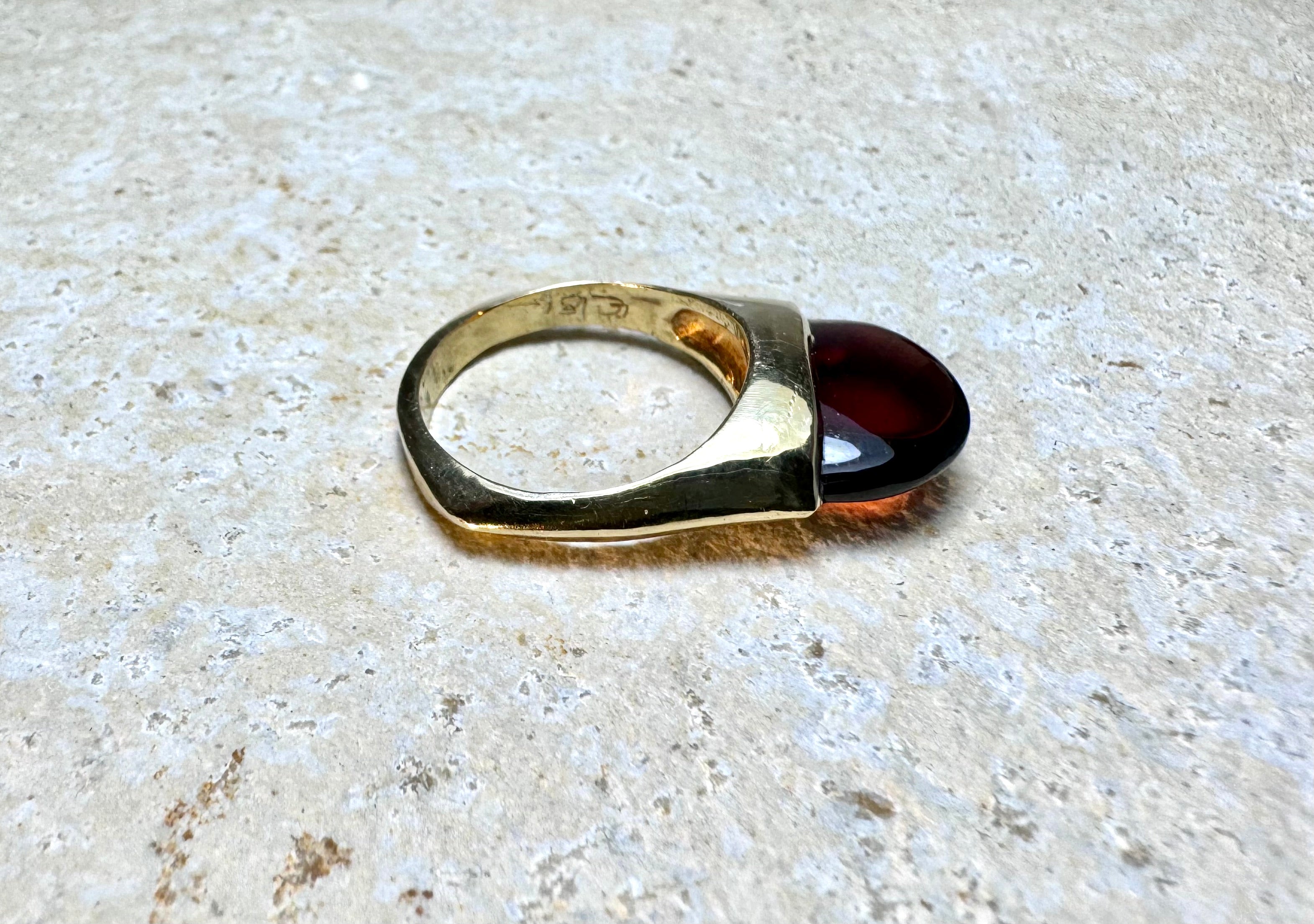 Garnet Tongue 18k Ring
