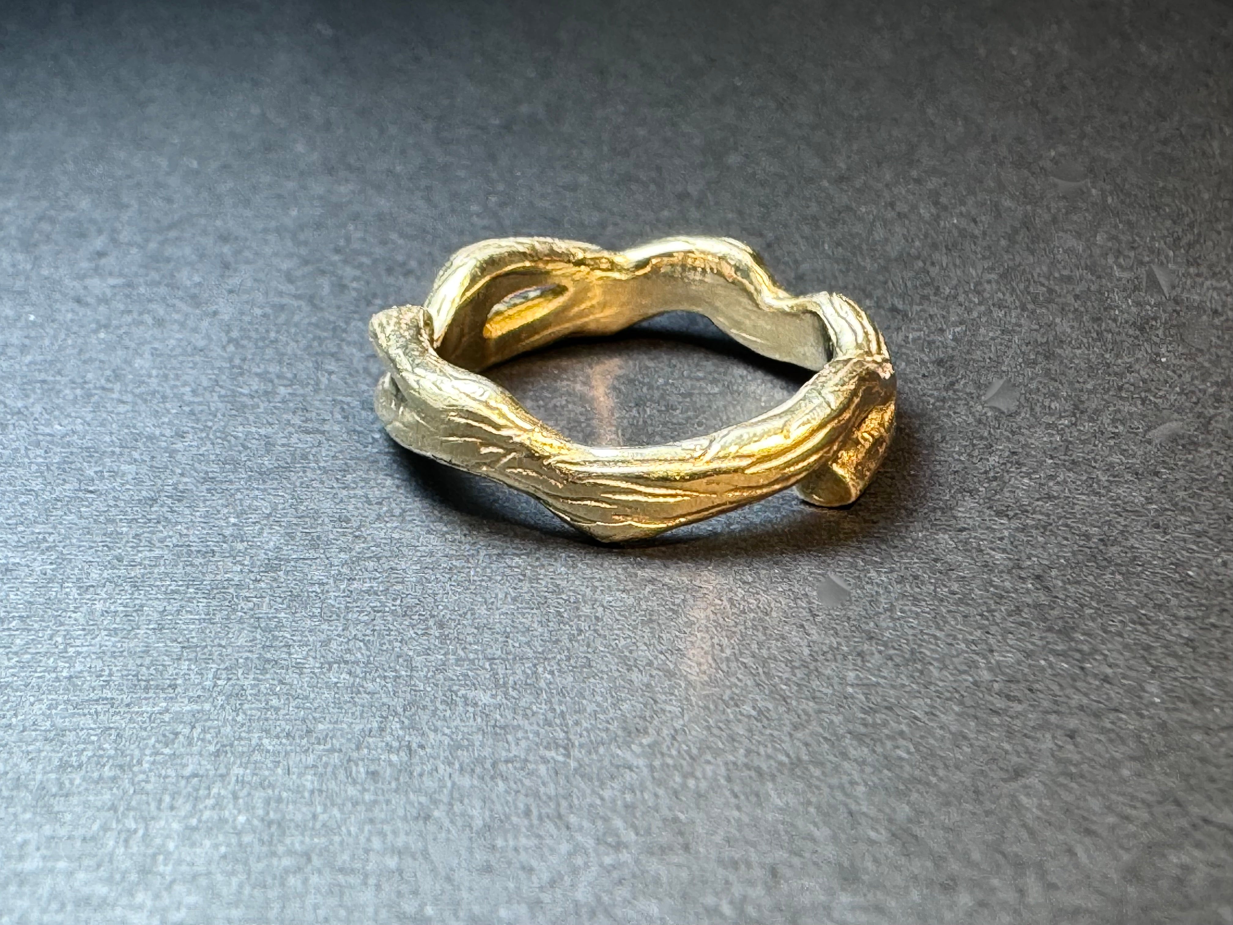 Bark & Twig Band in Yellow Gold