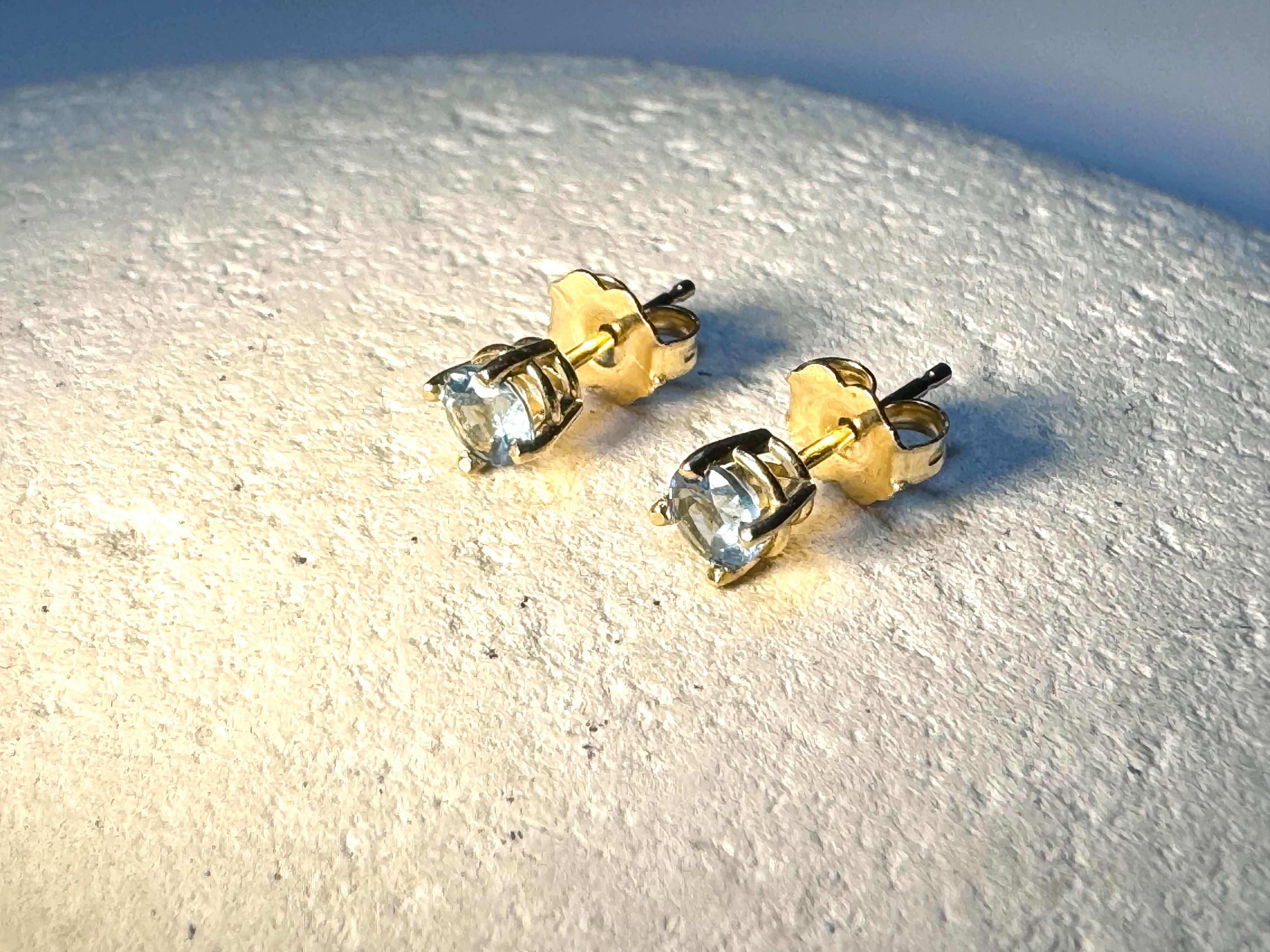 Aquamarine 14k Studs