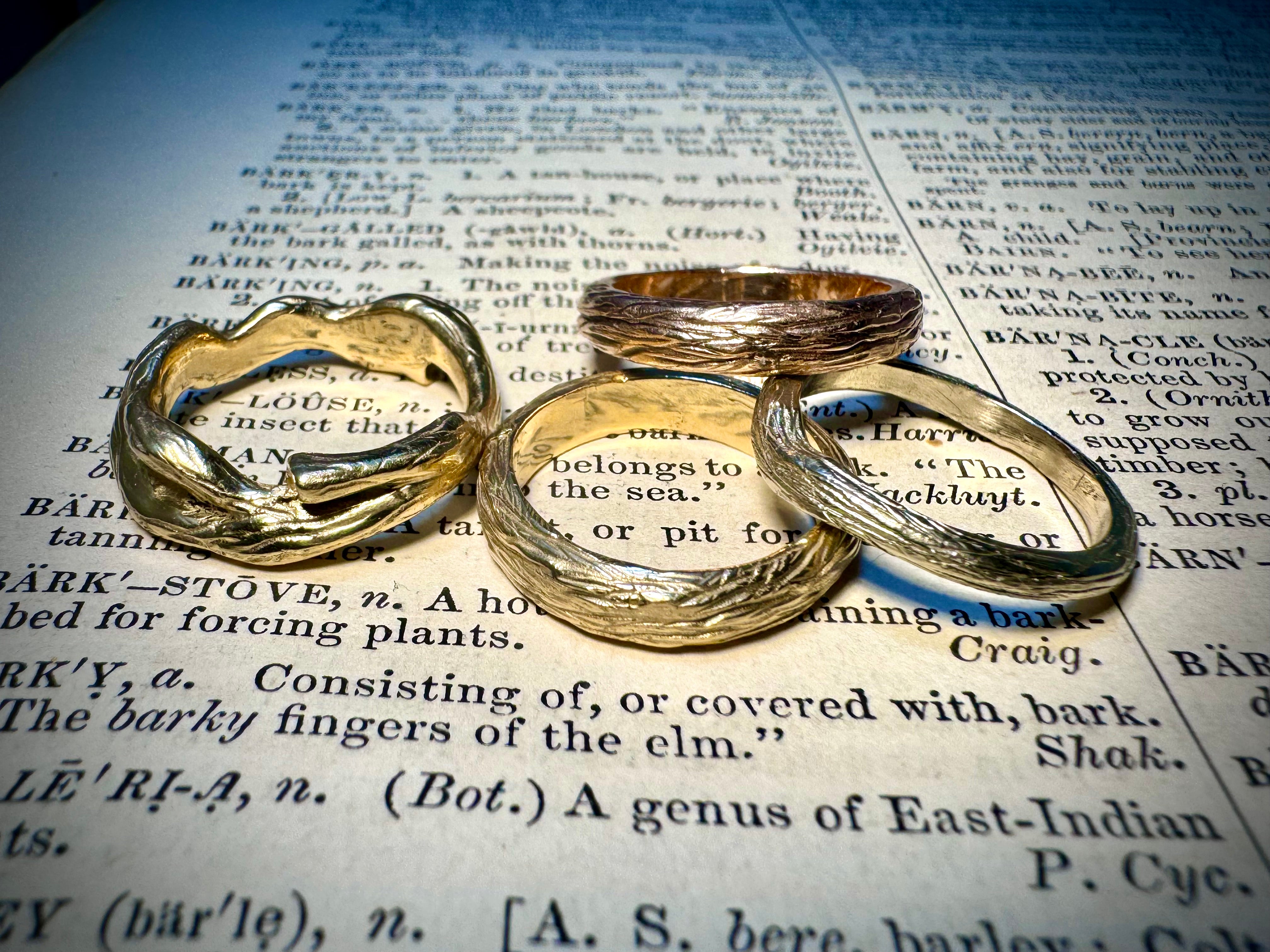 Bark & Twig Band in Yellow Gold