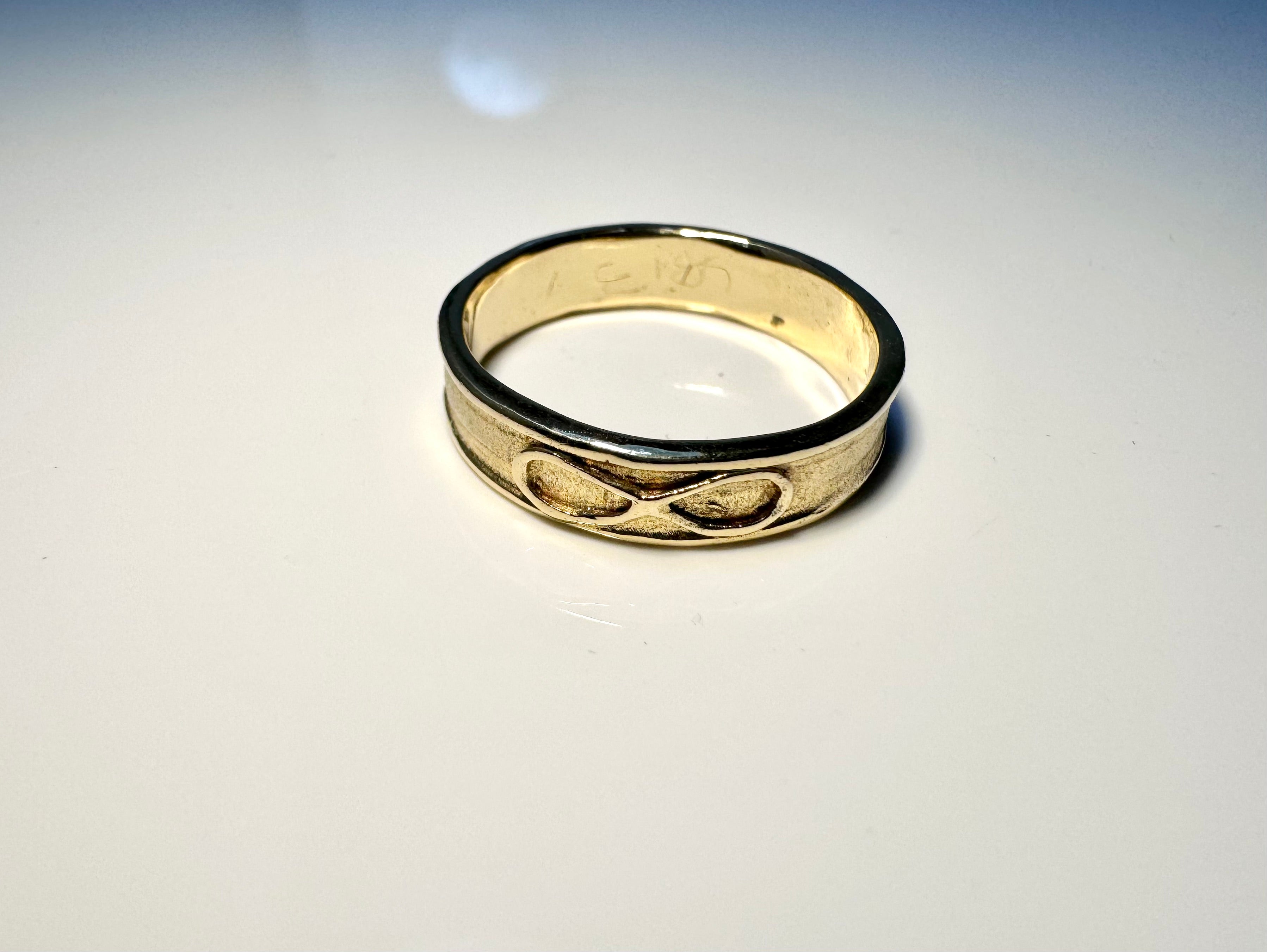 Infinity 18K Band