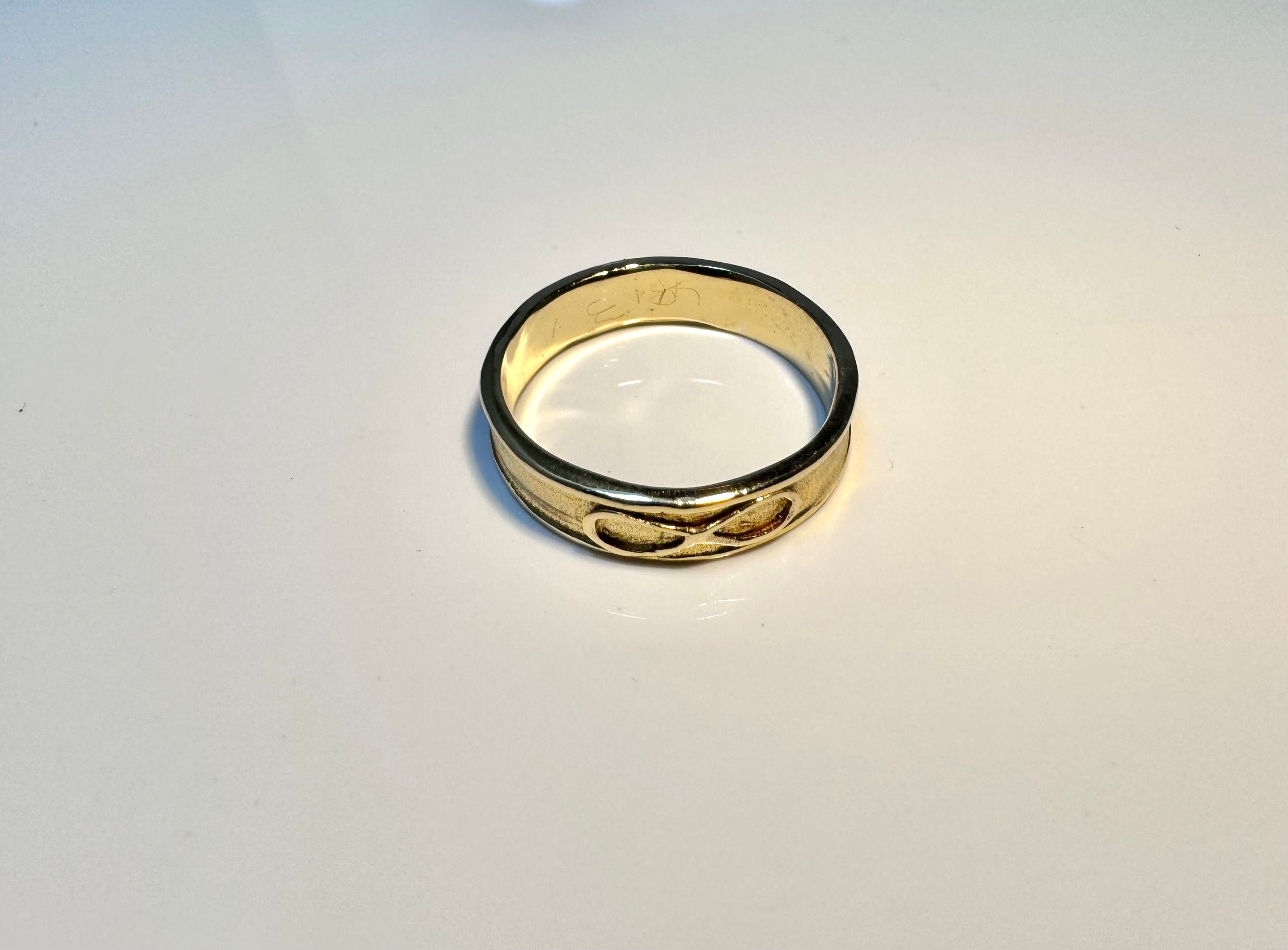 Infinity 18K Band