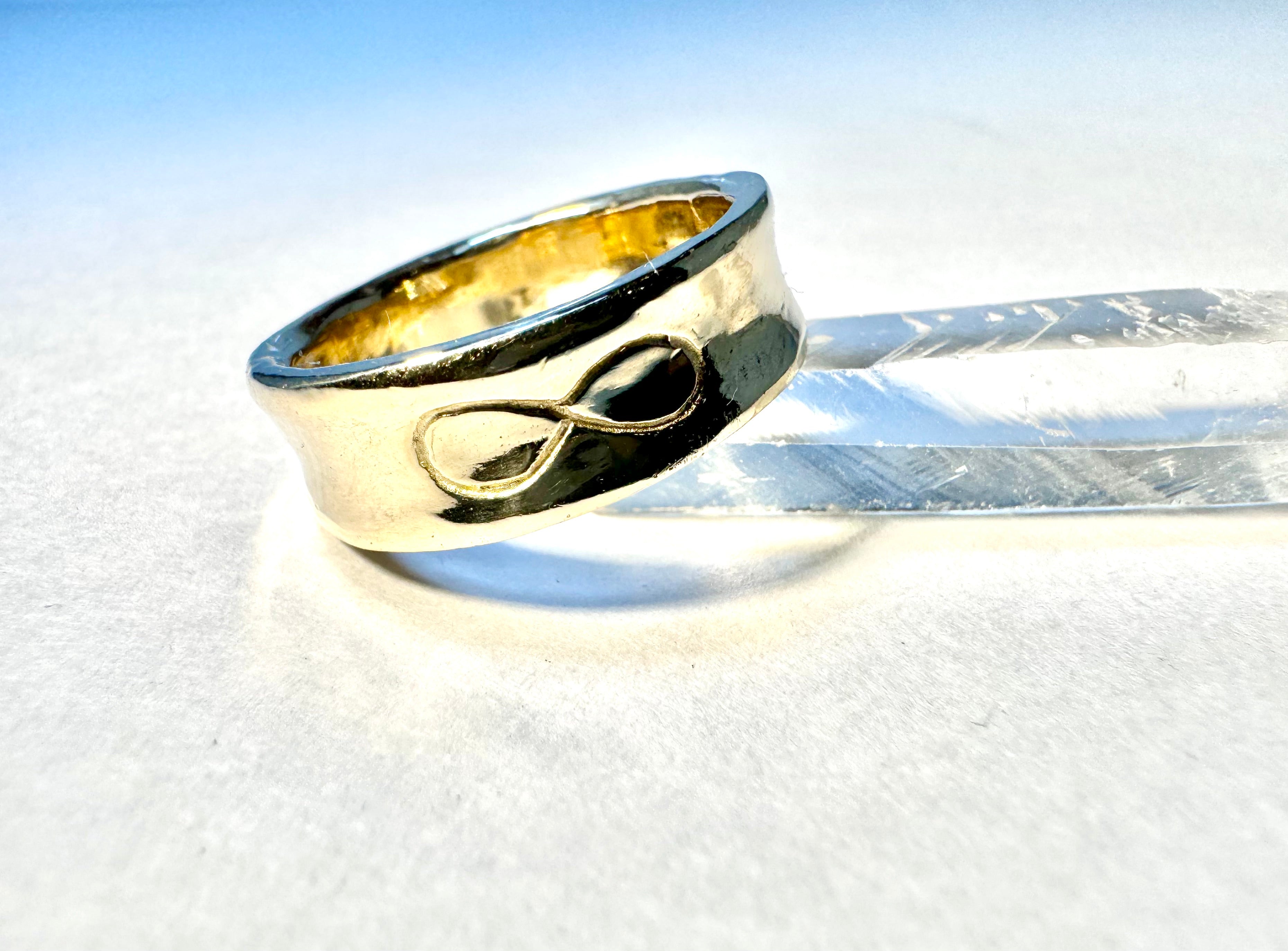 Infinity Carved Gents 14k Band