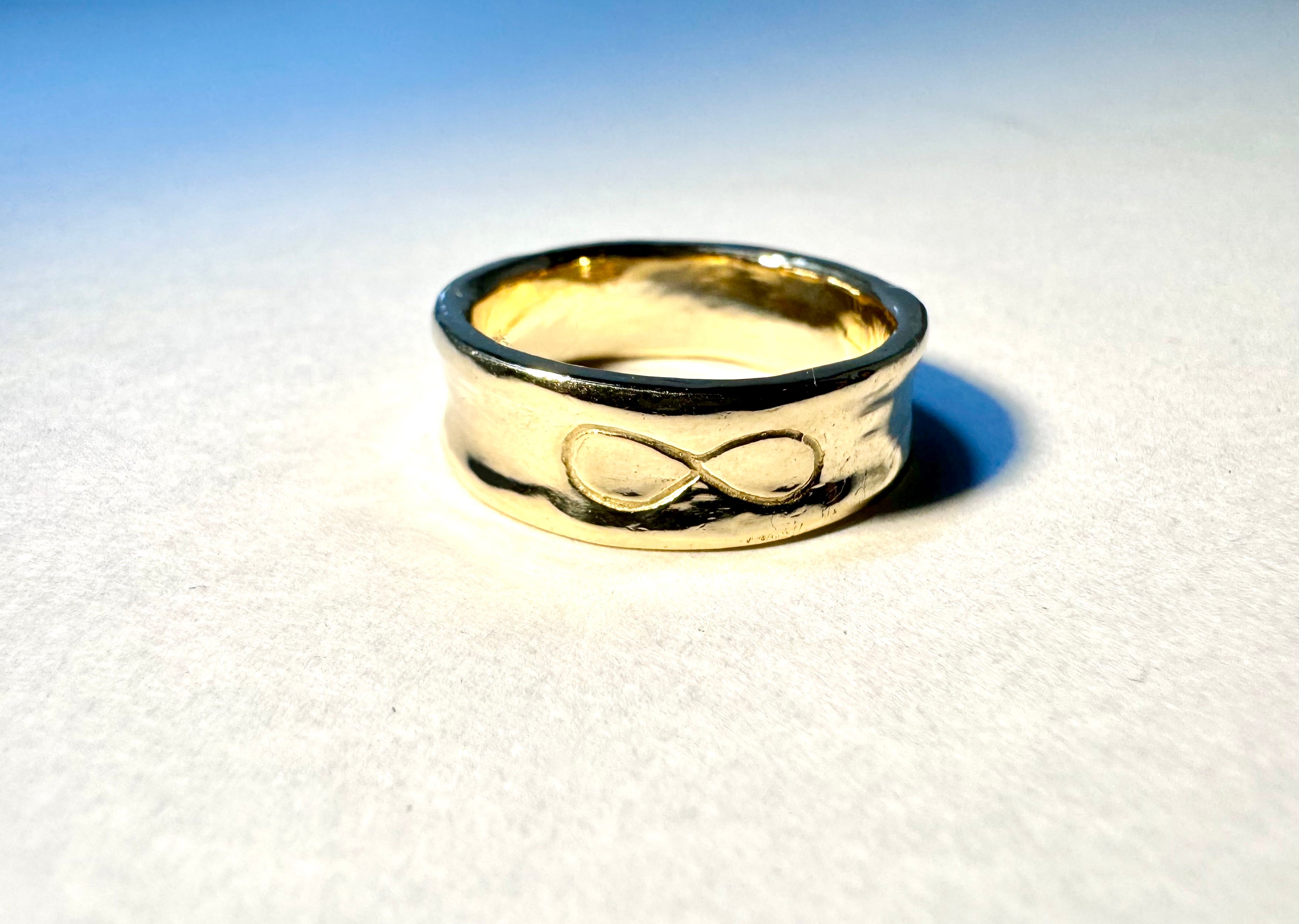 Infinity Carved Gents 14k Band