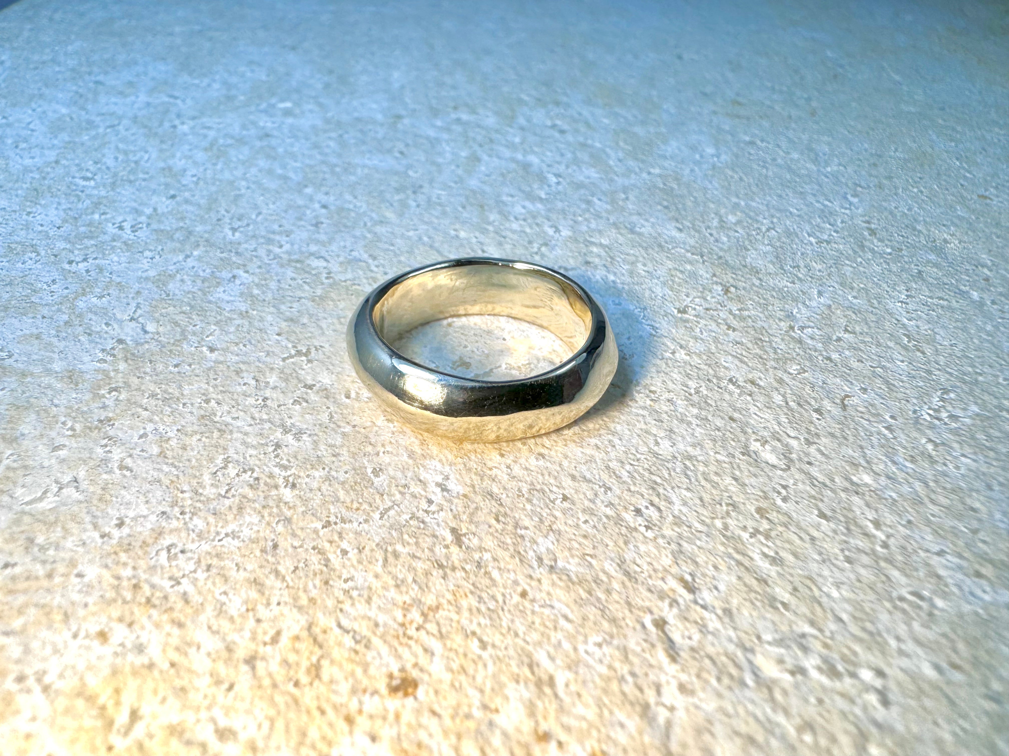 Knife Edge 18k Yellow Gold Band