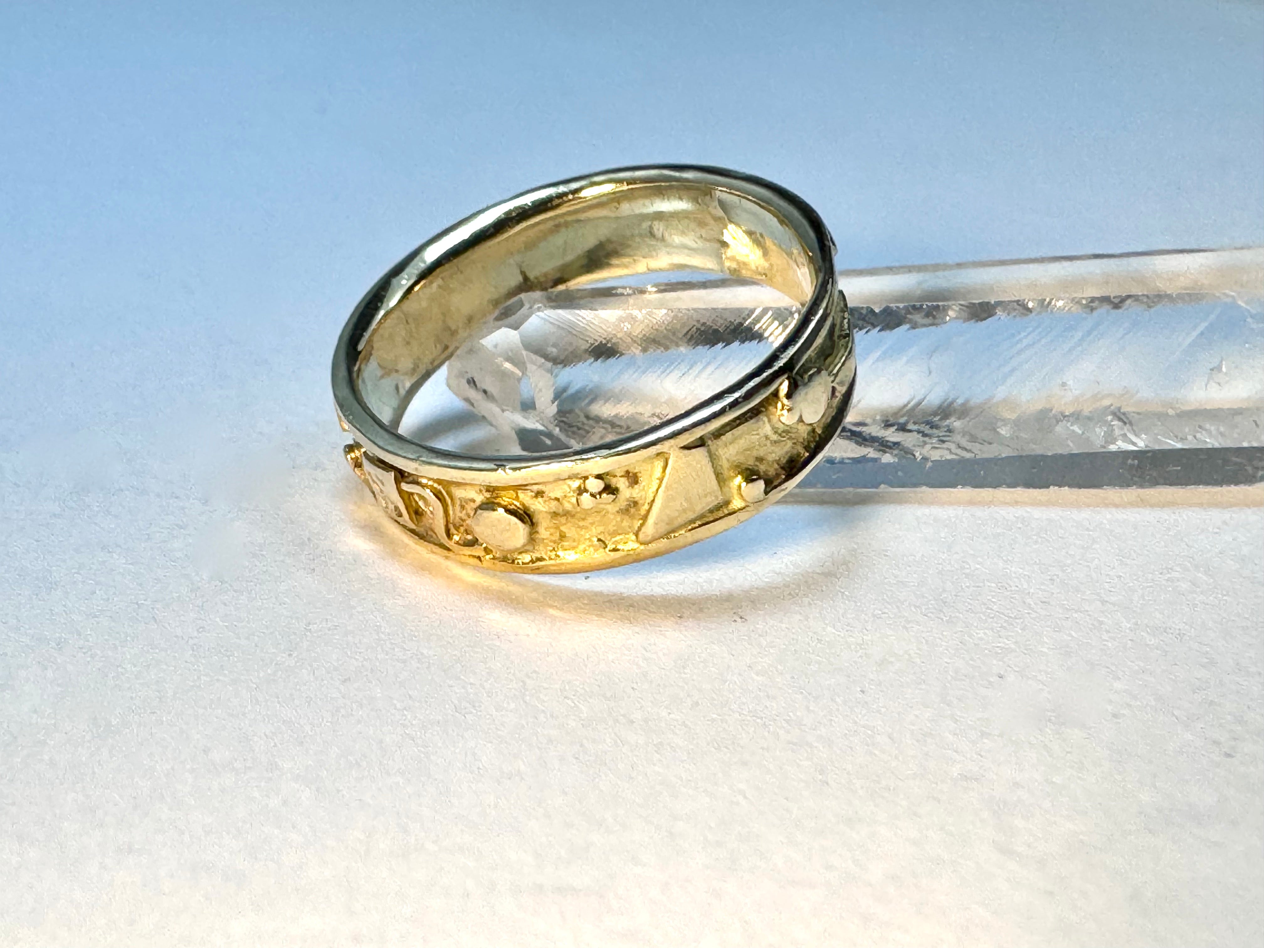 Multi Shapes 18k Band