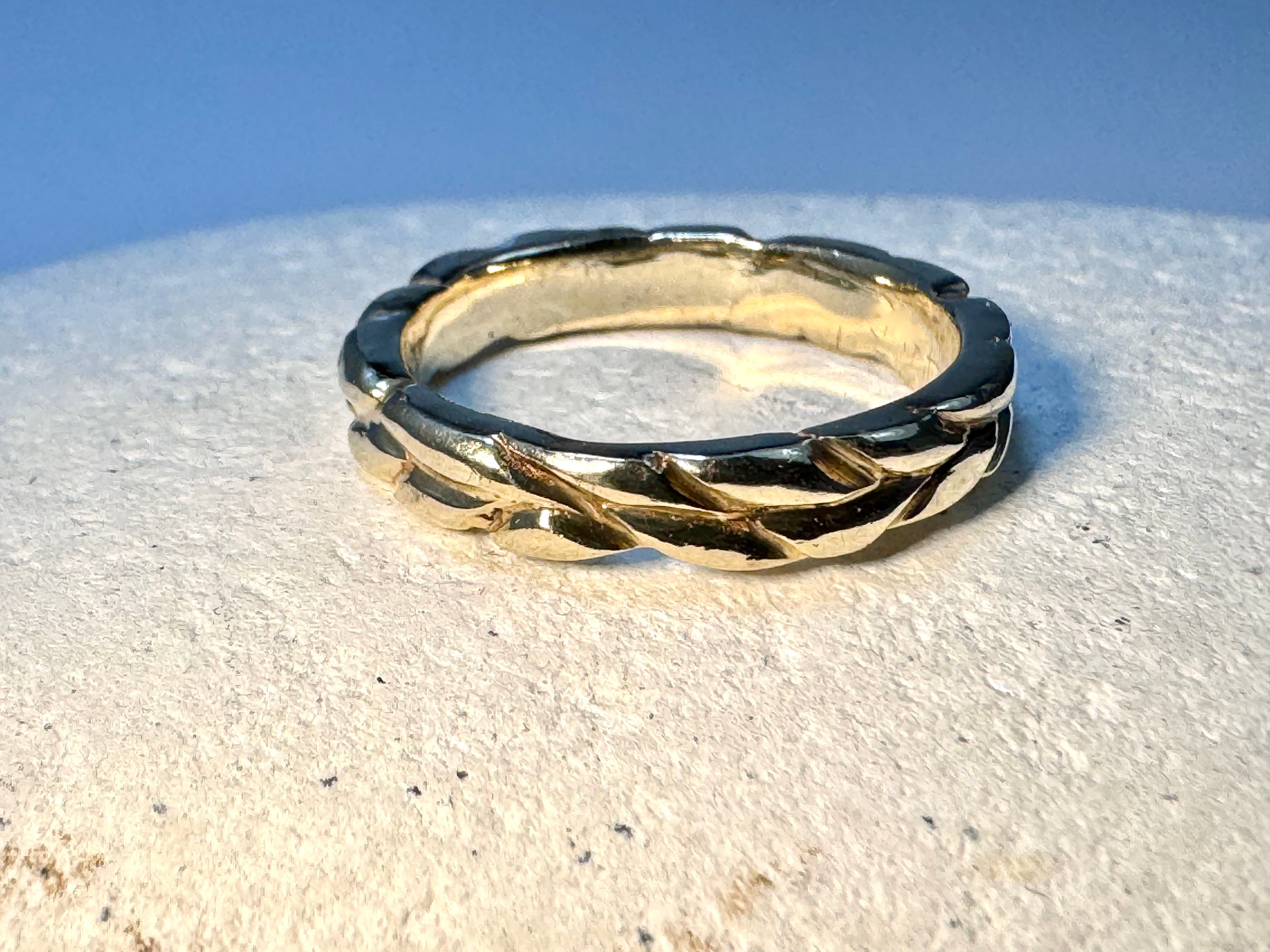 Carved Leaf 14k Yellow Gold Band