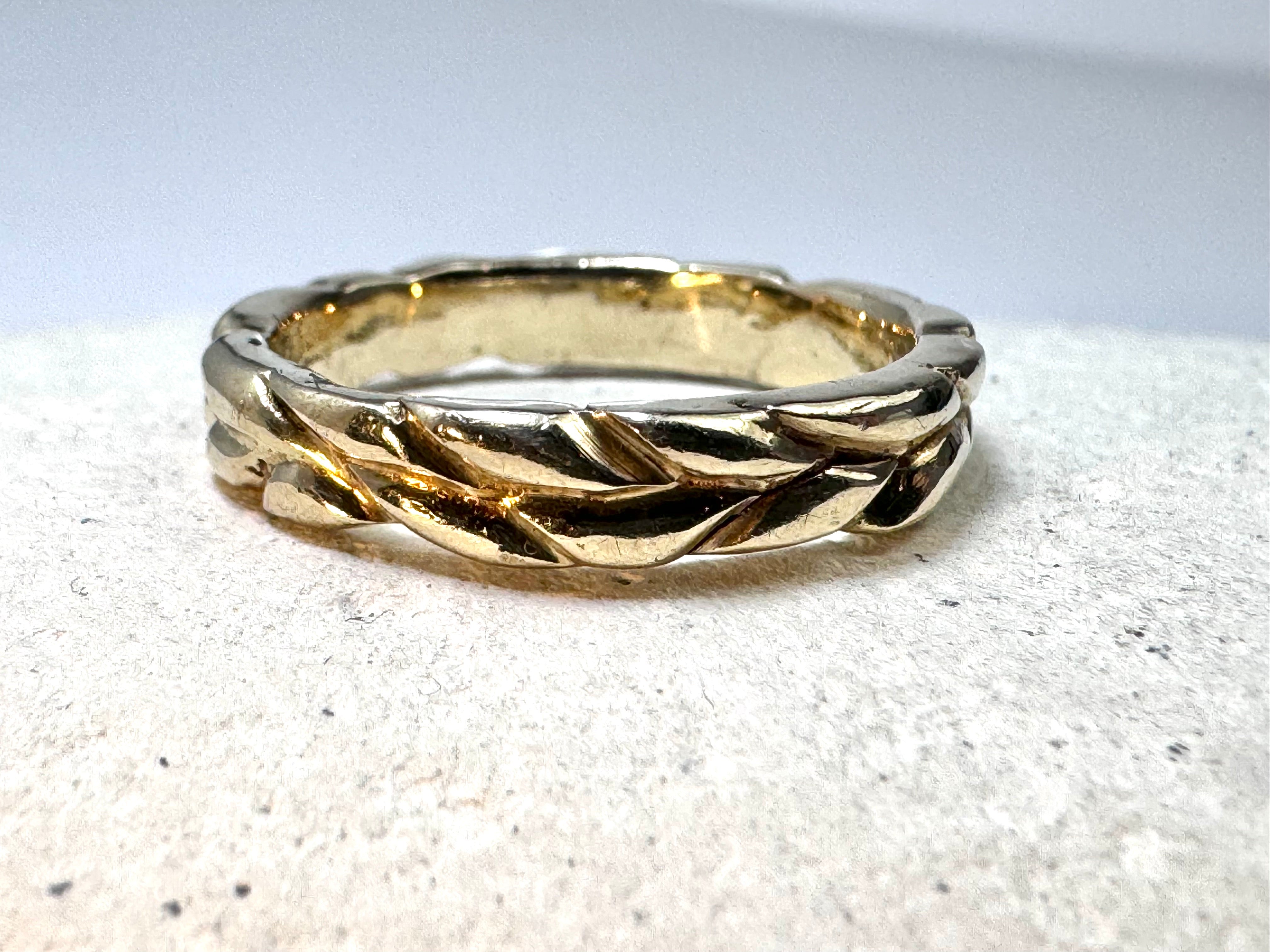 Carved Leaf 14k Yellow Gold Band