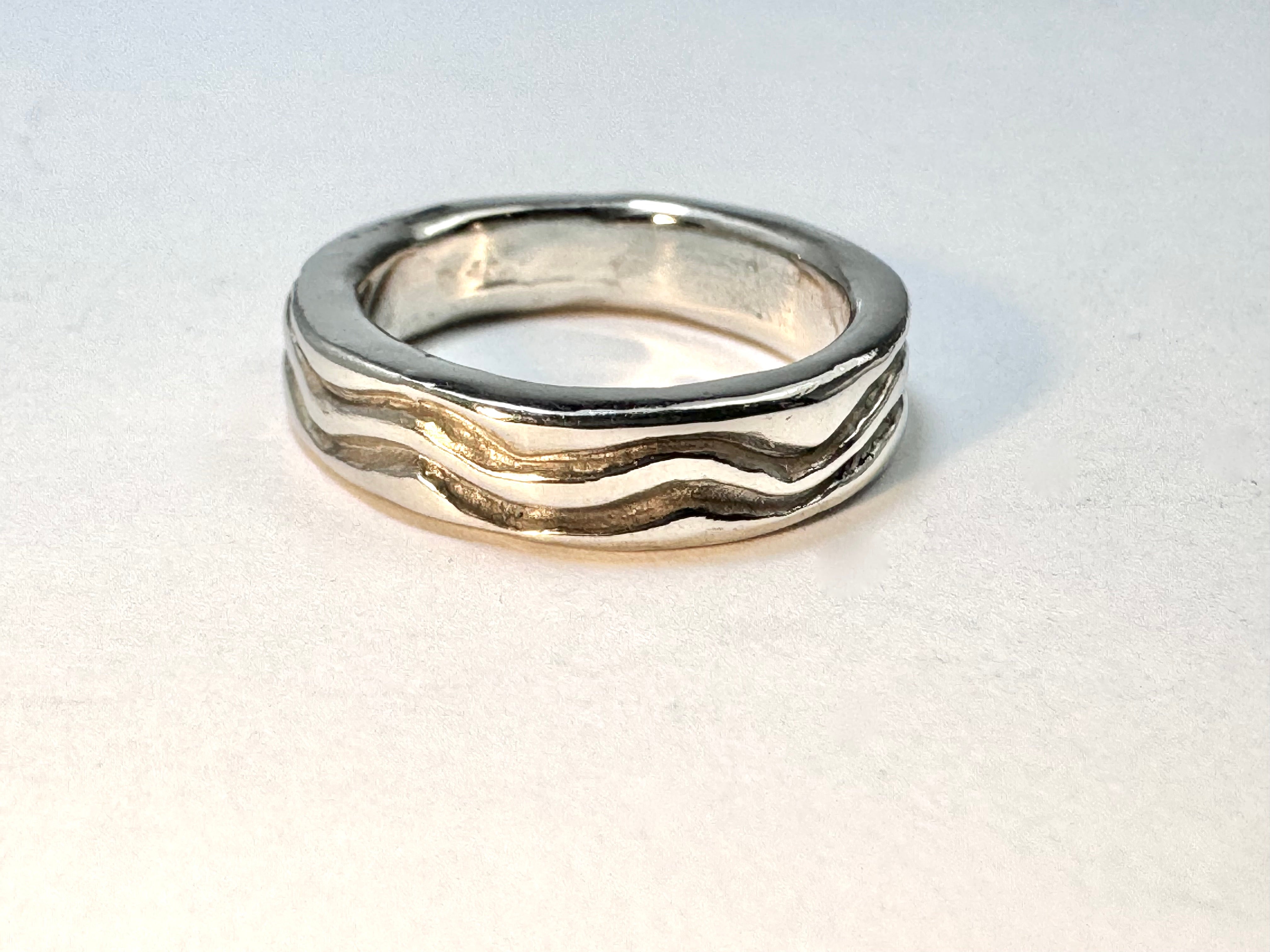 Wave Band White Gold Band