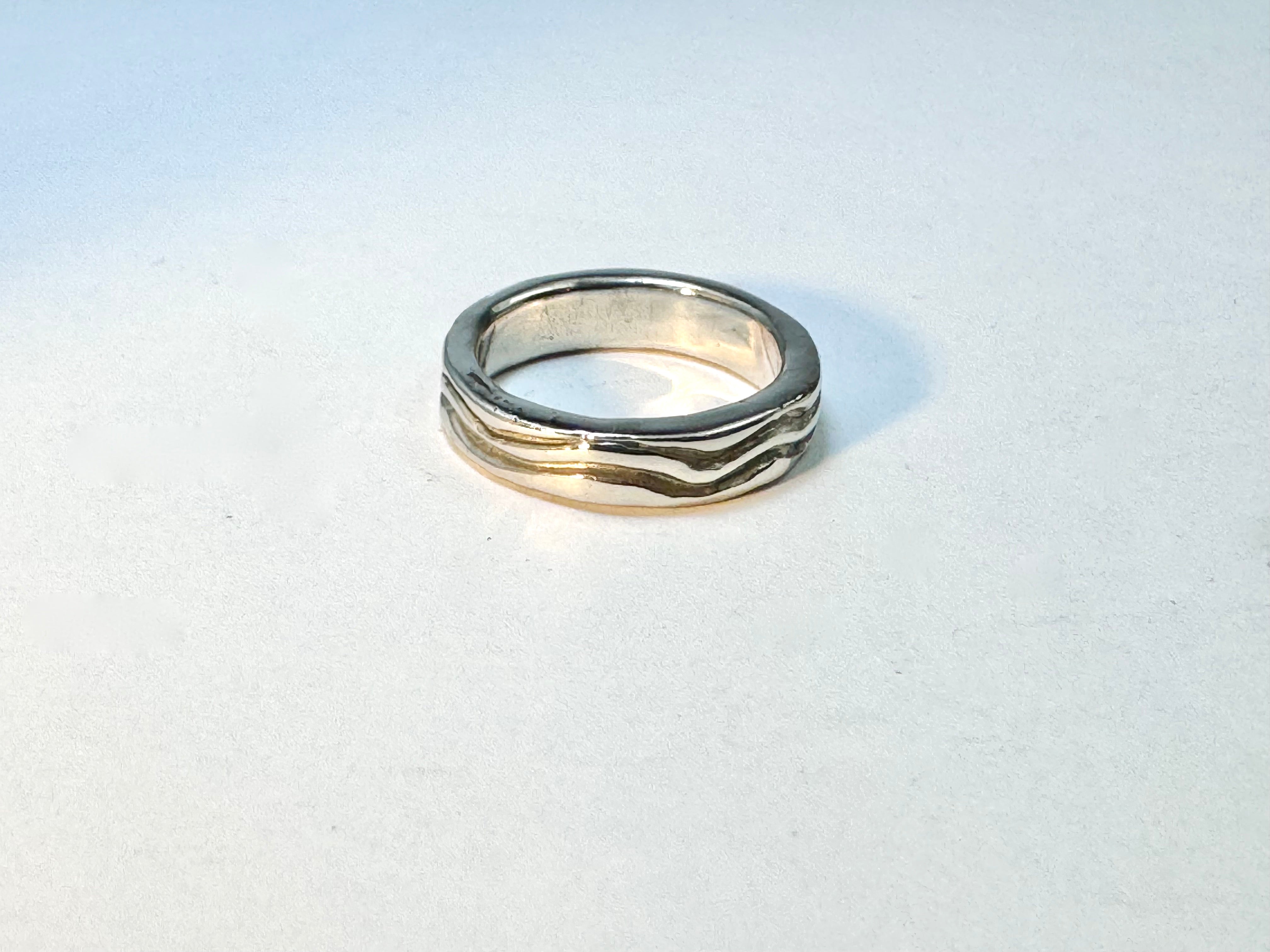 Wave Band White Gold Band