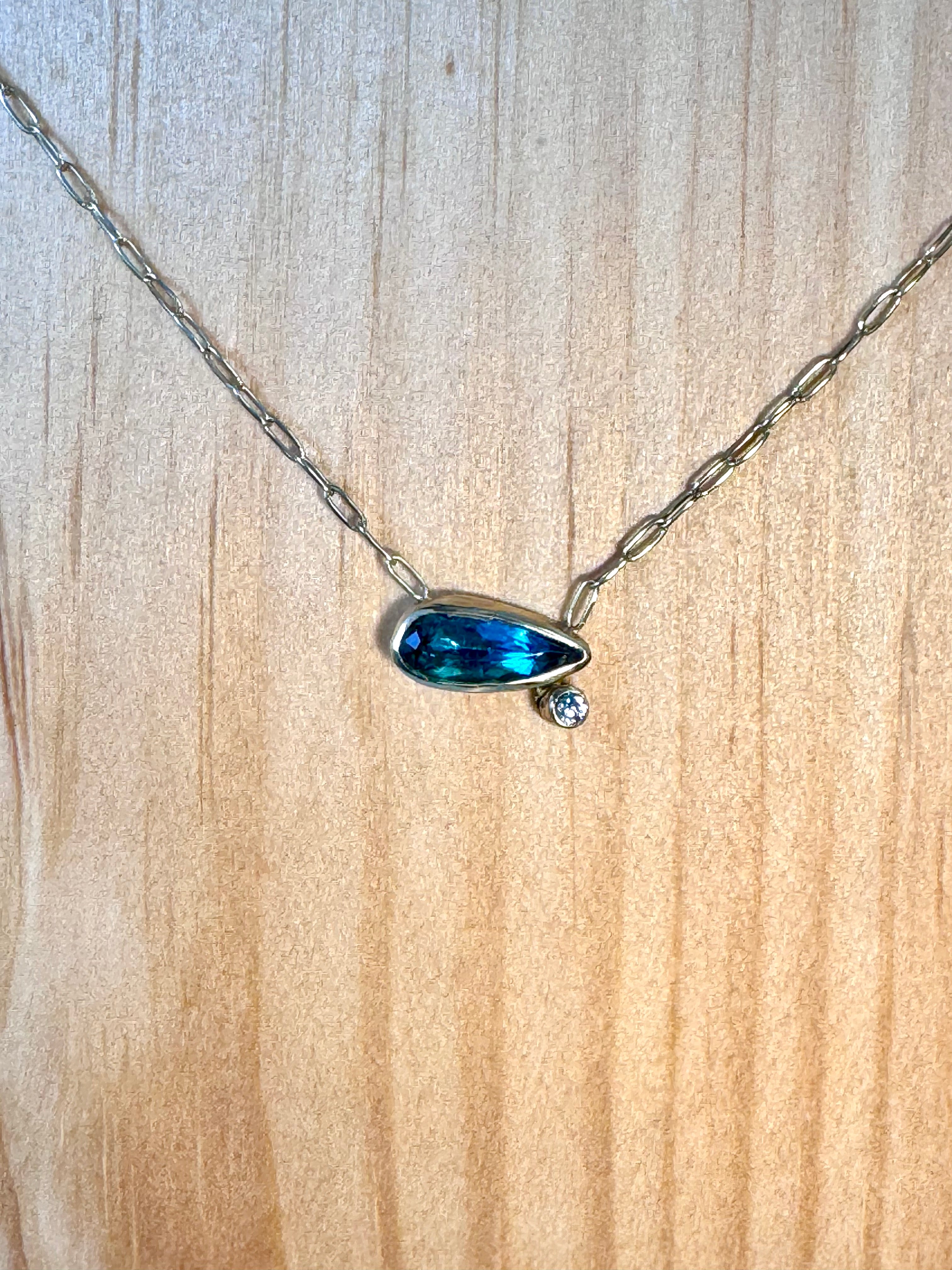 Green Tourmaline Diamond 18k Necklace