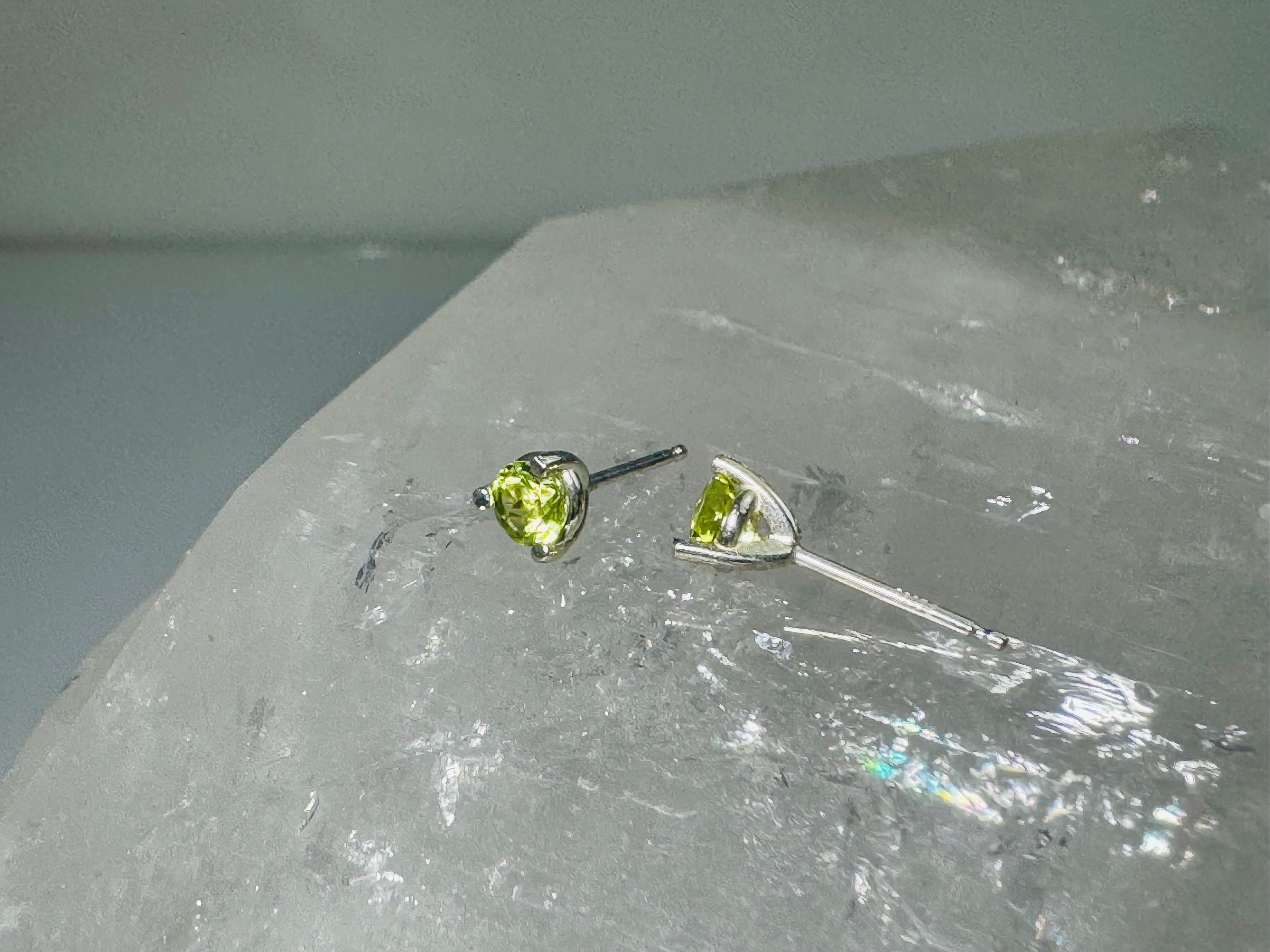 Peridot 4mm 3 Prong Sterling Studs