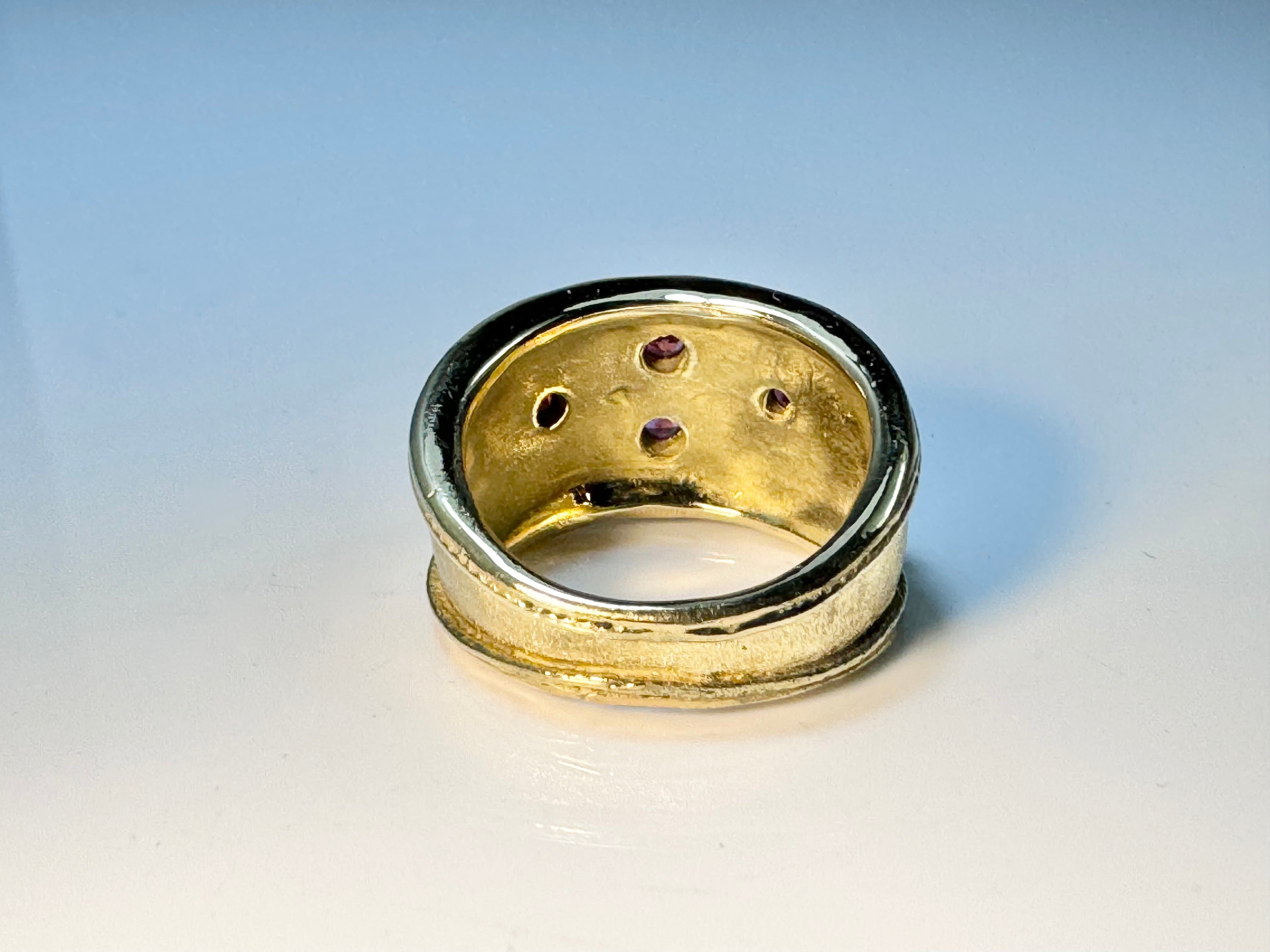 Pomegranate Sapphire Wide 18K Ring