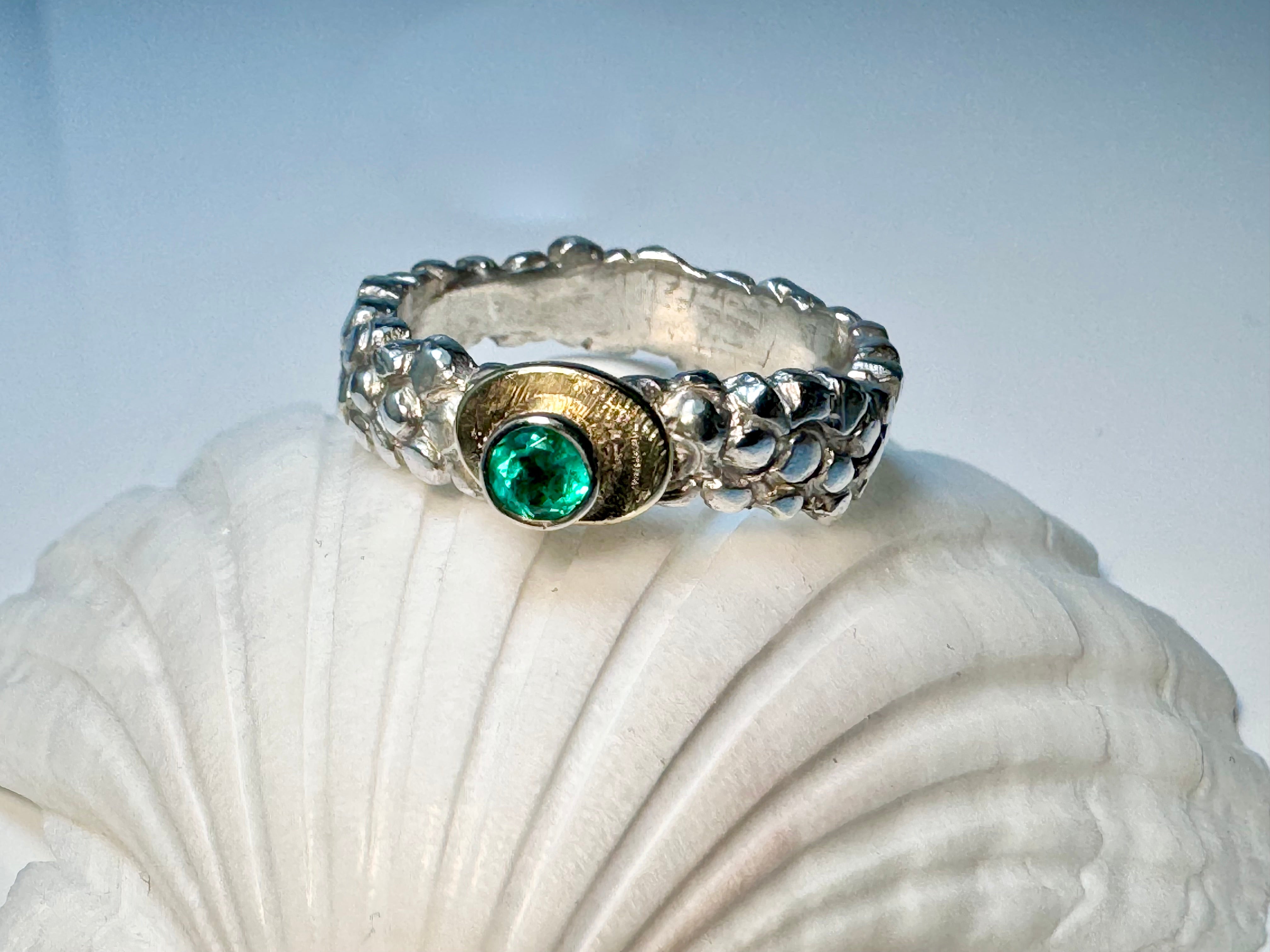 Emerald Stone Texture Ring