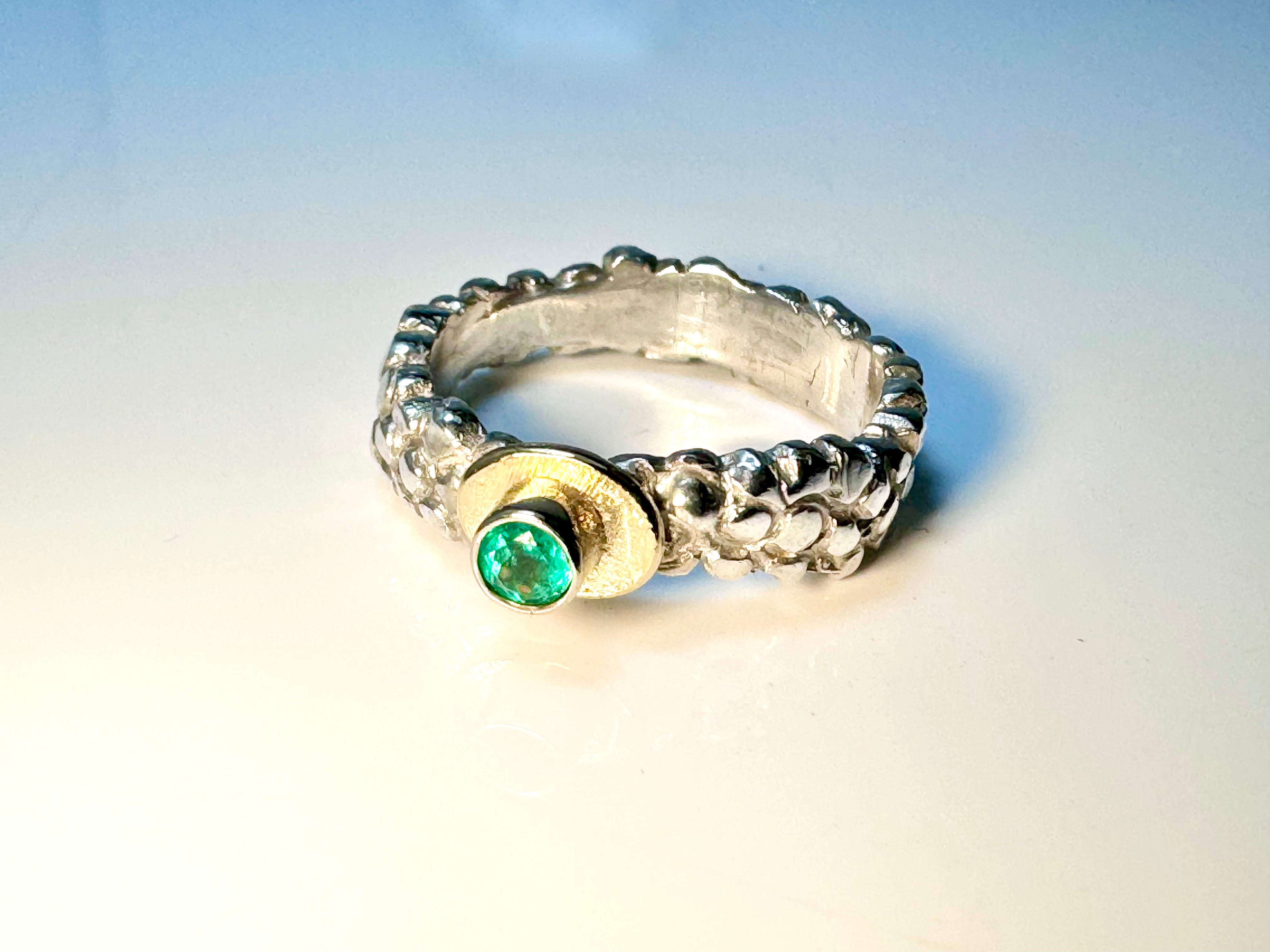 Emerald Stone Texture Ring