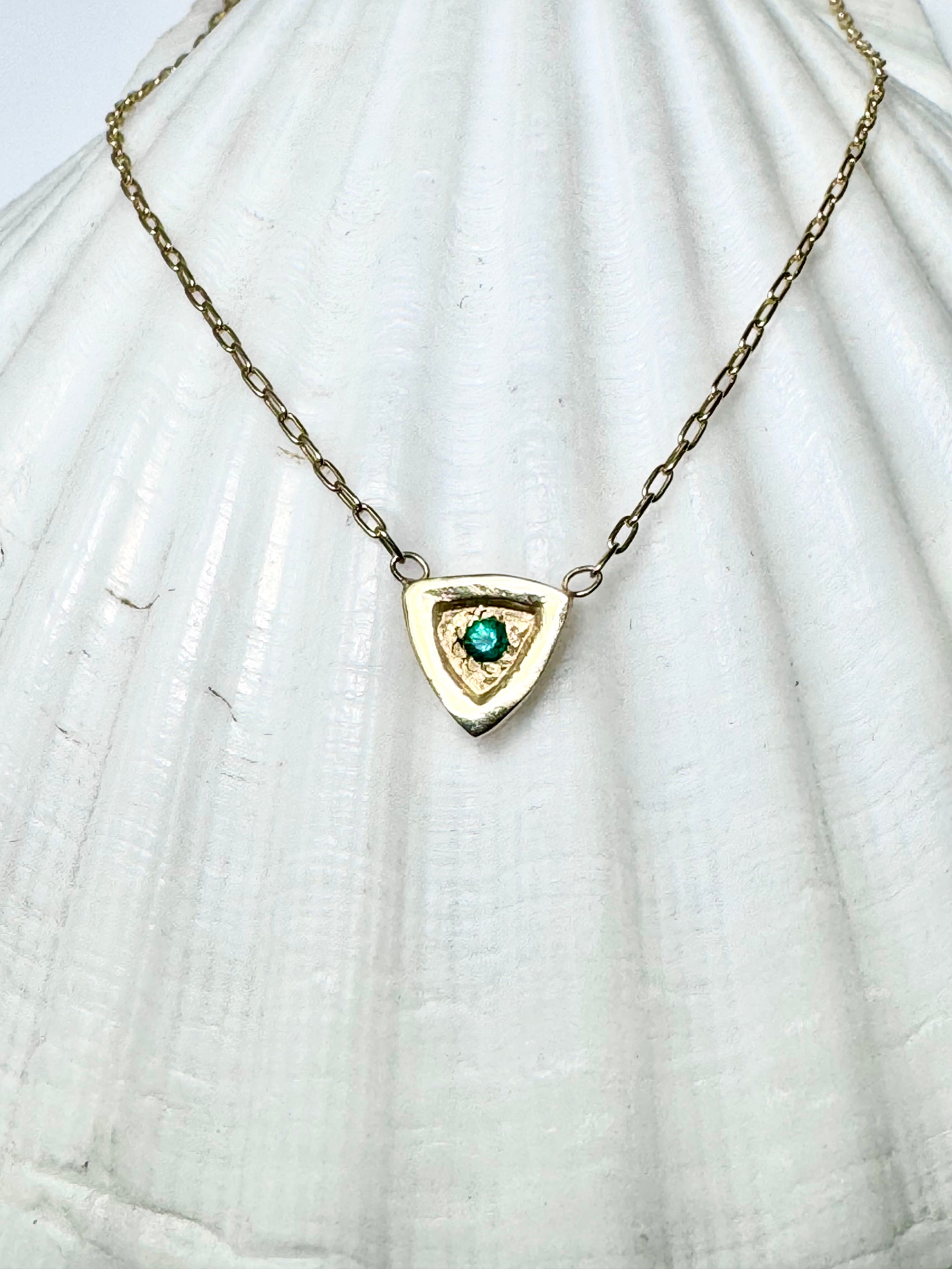Emerald Raised Edge 14k Necklace
