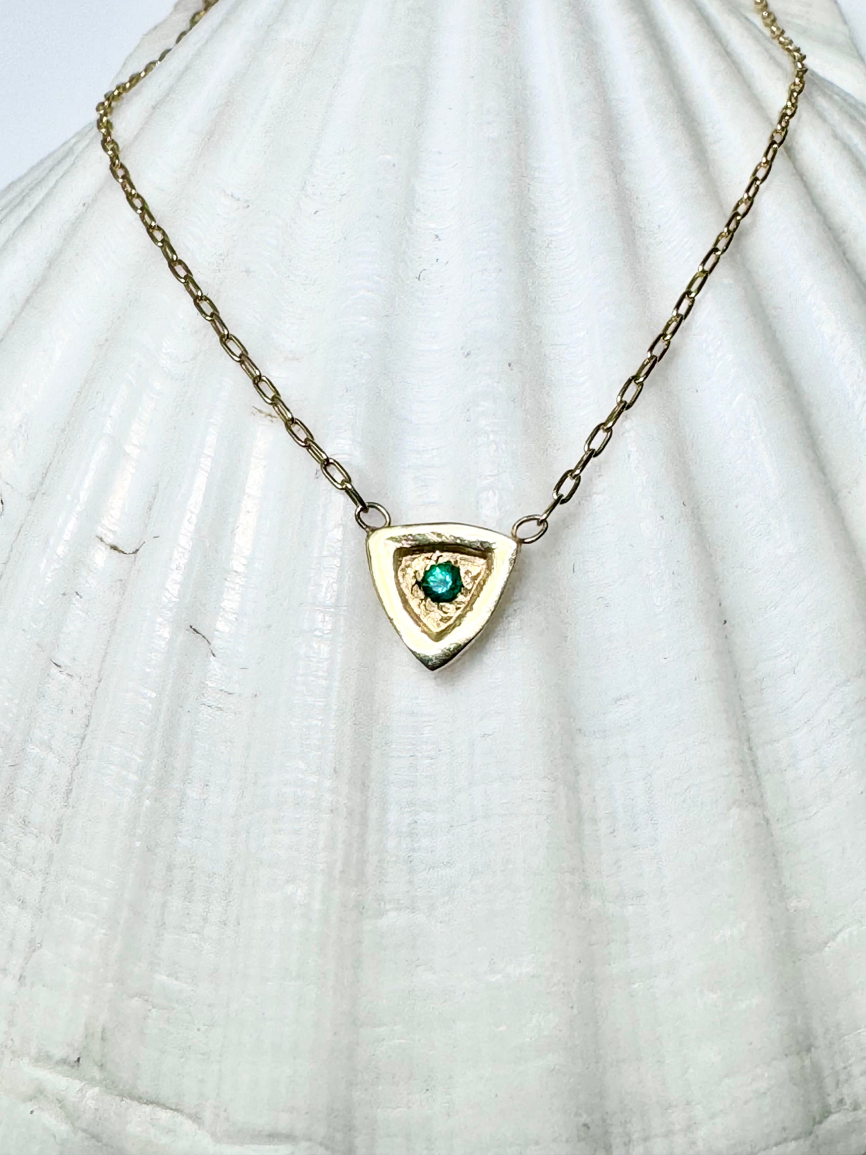 Emerald Raised Edge 14k Necklace