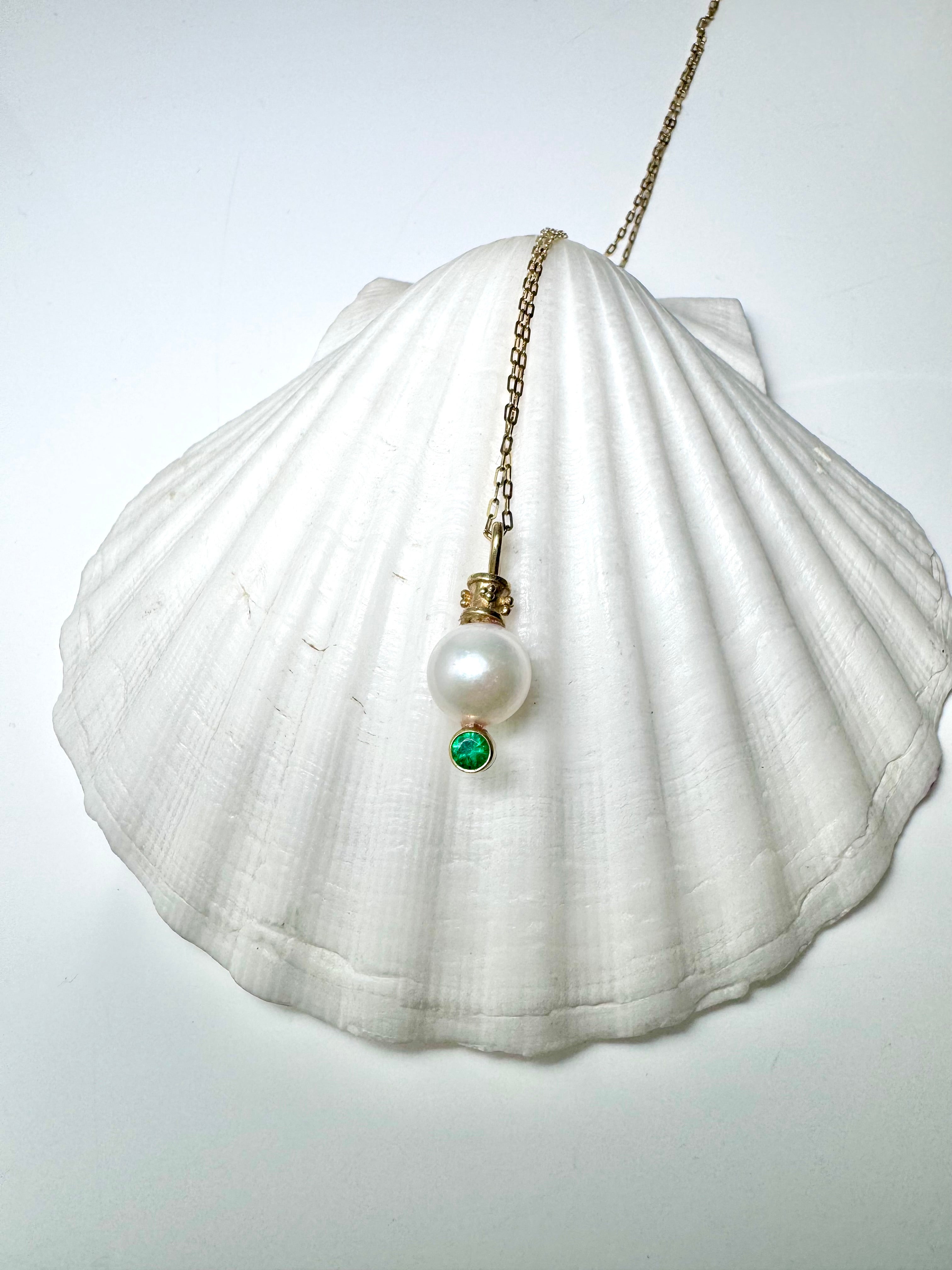 Emerald Akoya 18k Pendant