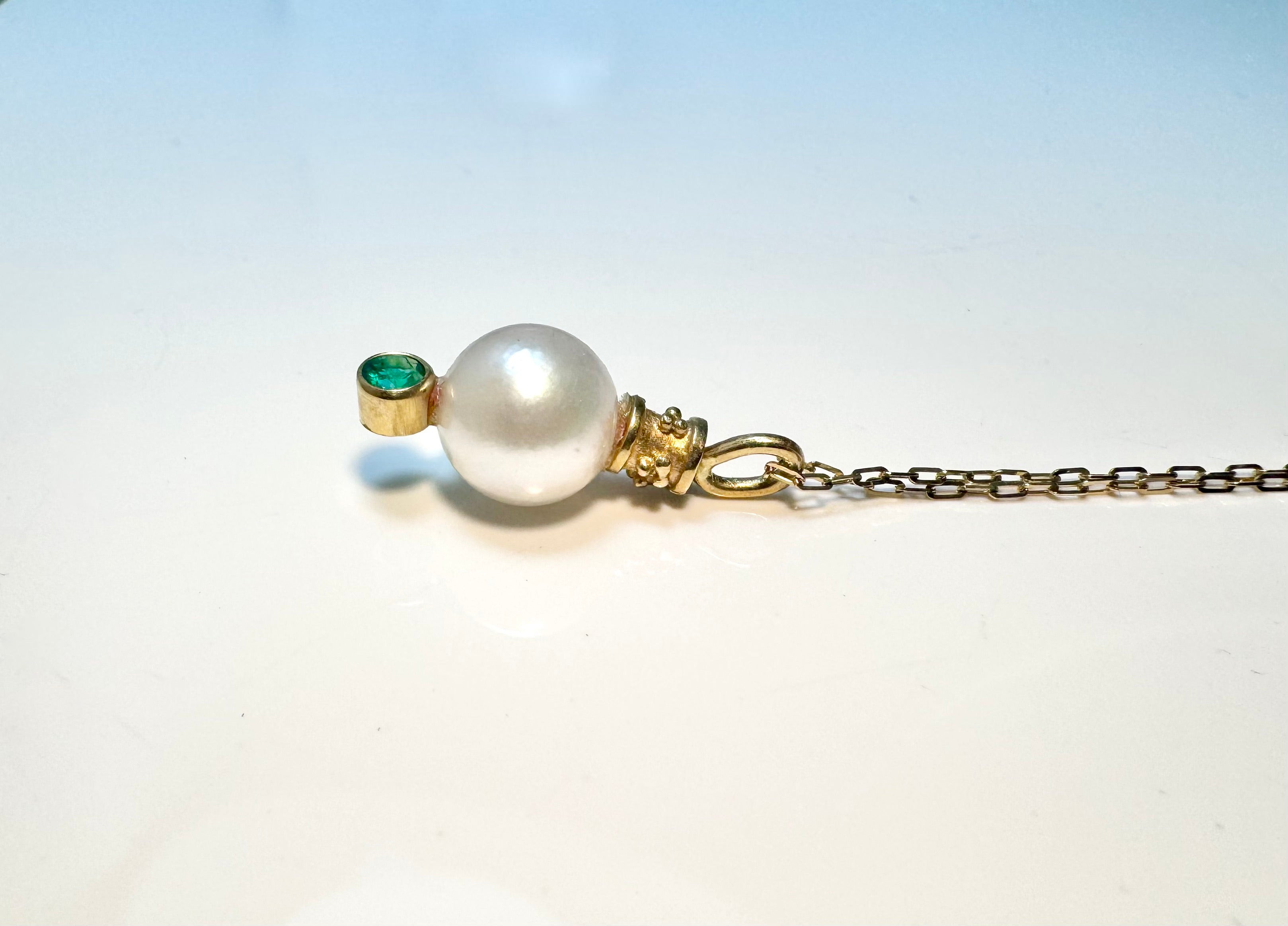 Emerald Akoya 18k Pendant