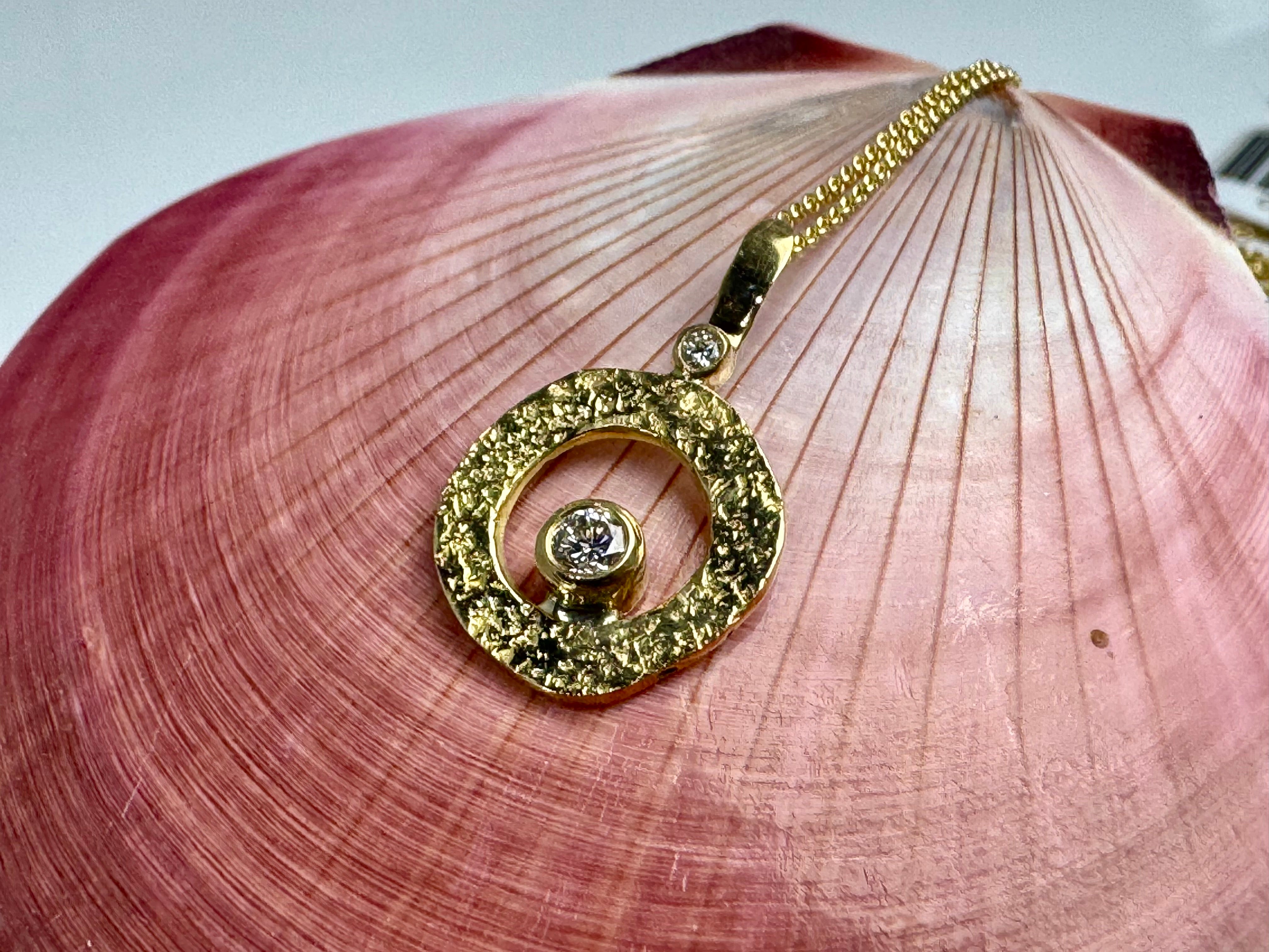 Diamond Open Textured 18k Pendant