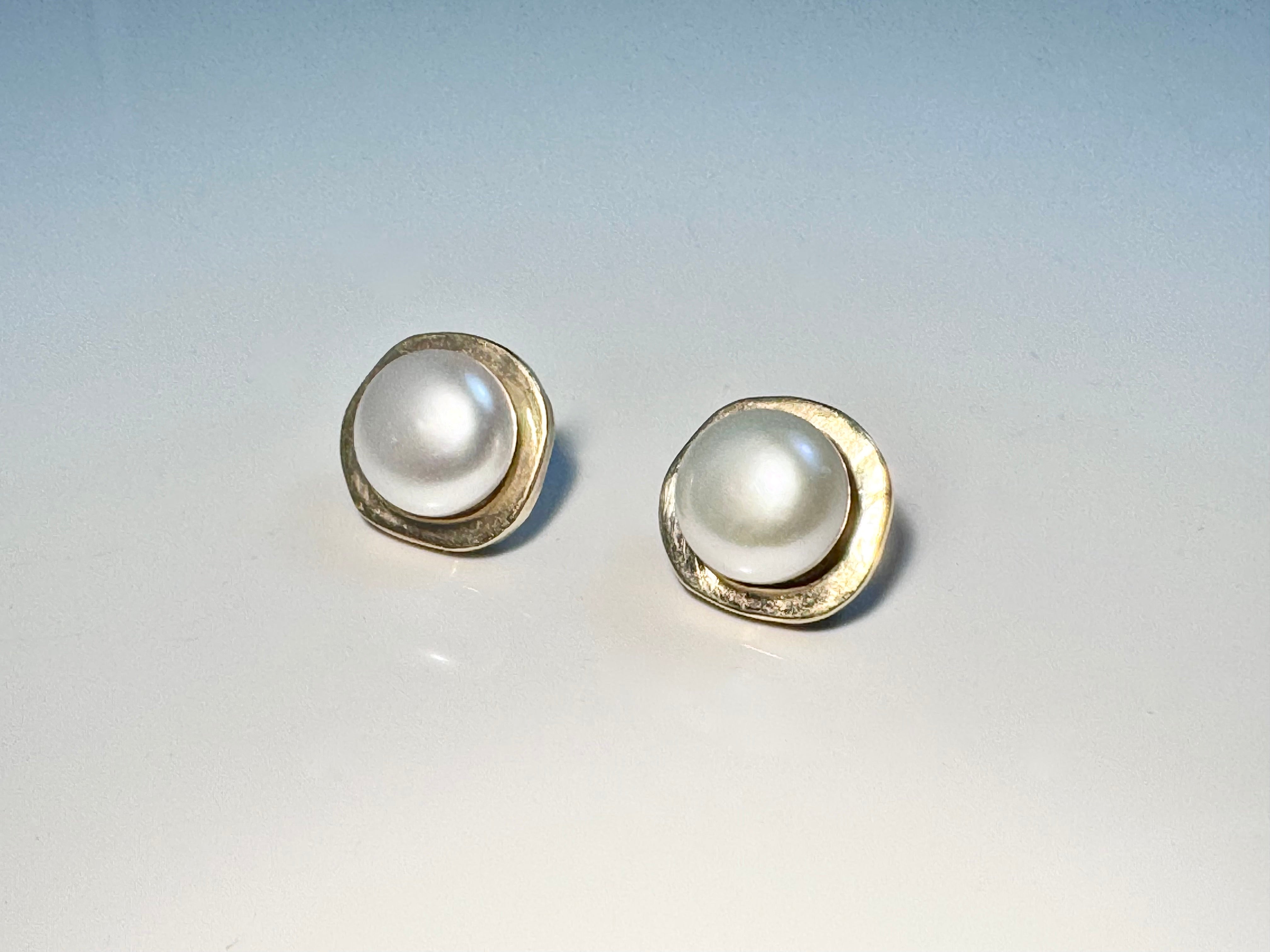 Pearl Button 14k Studs