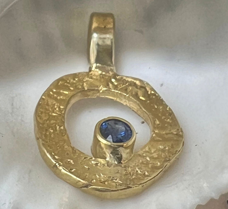 Blue Sapphire Open Disc 18k Pendant