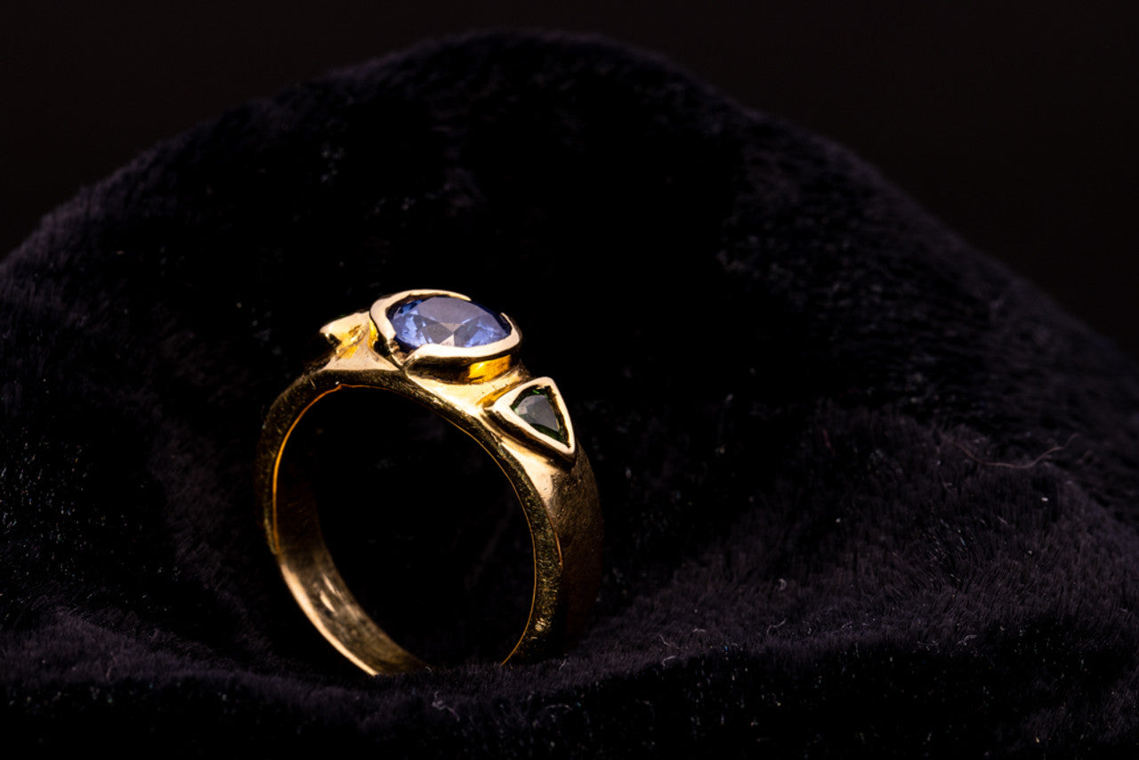 Ceylon Sapphire and Tsavorite 18k Ring