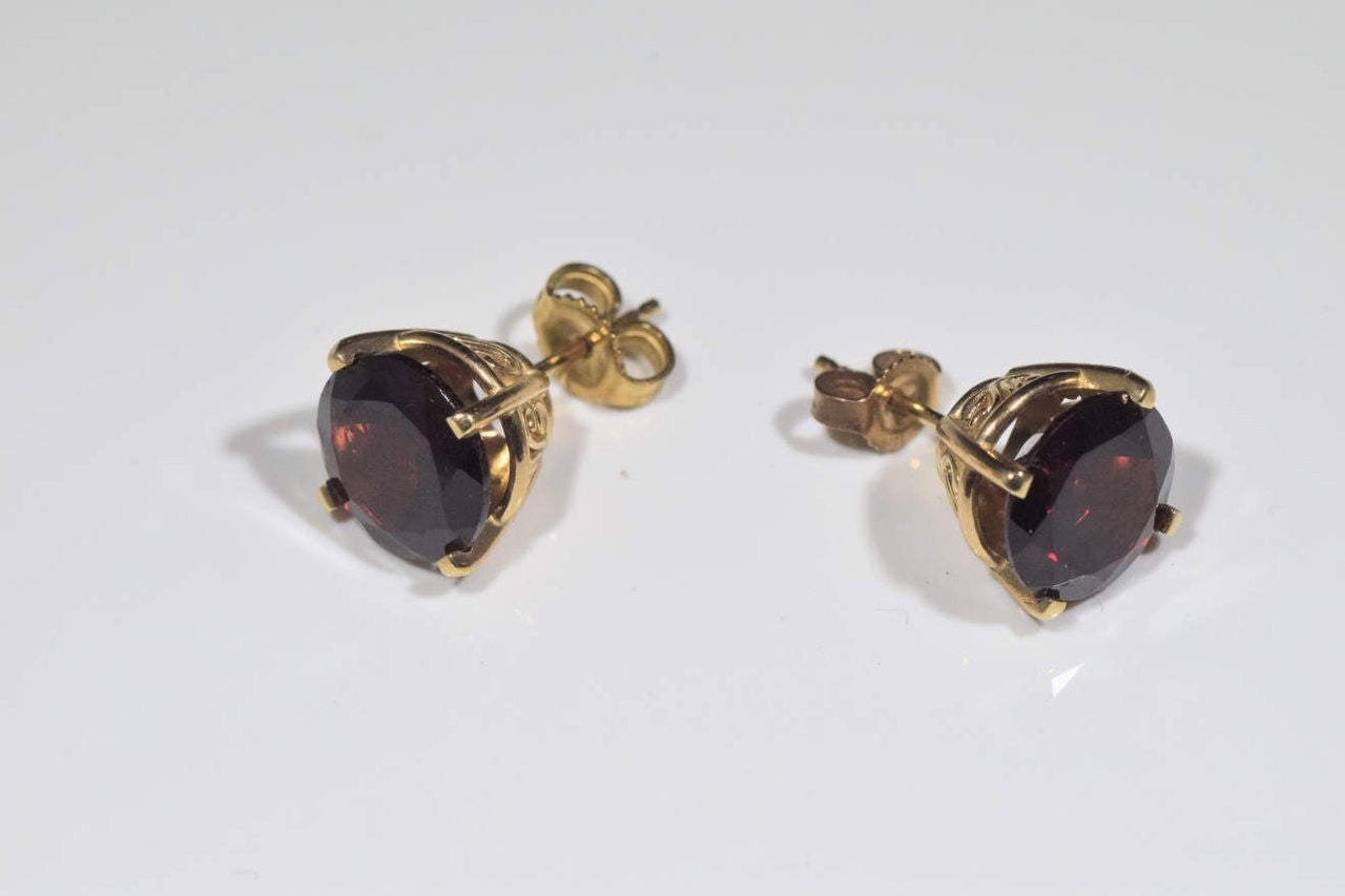 Garnet 14k Yellow Gold Studs