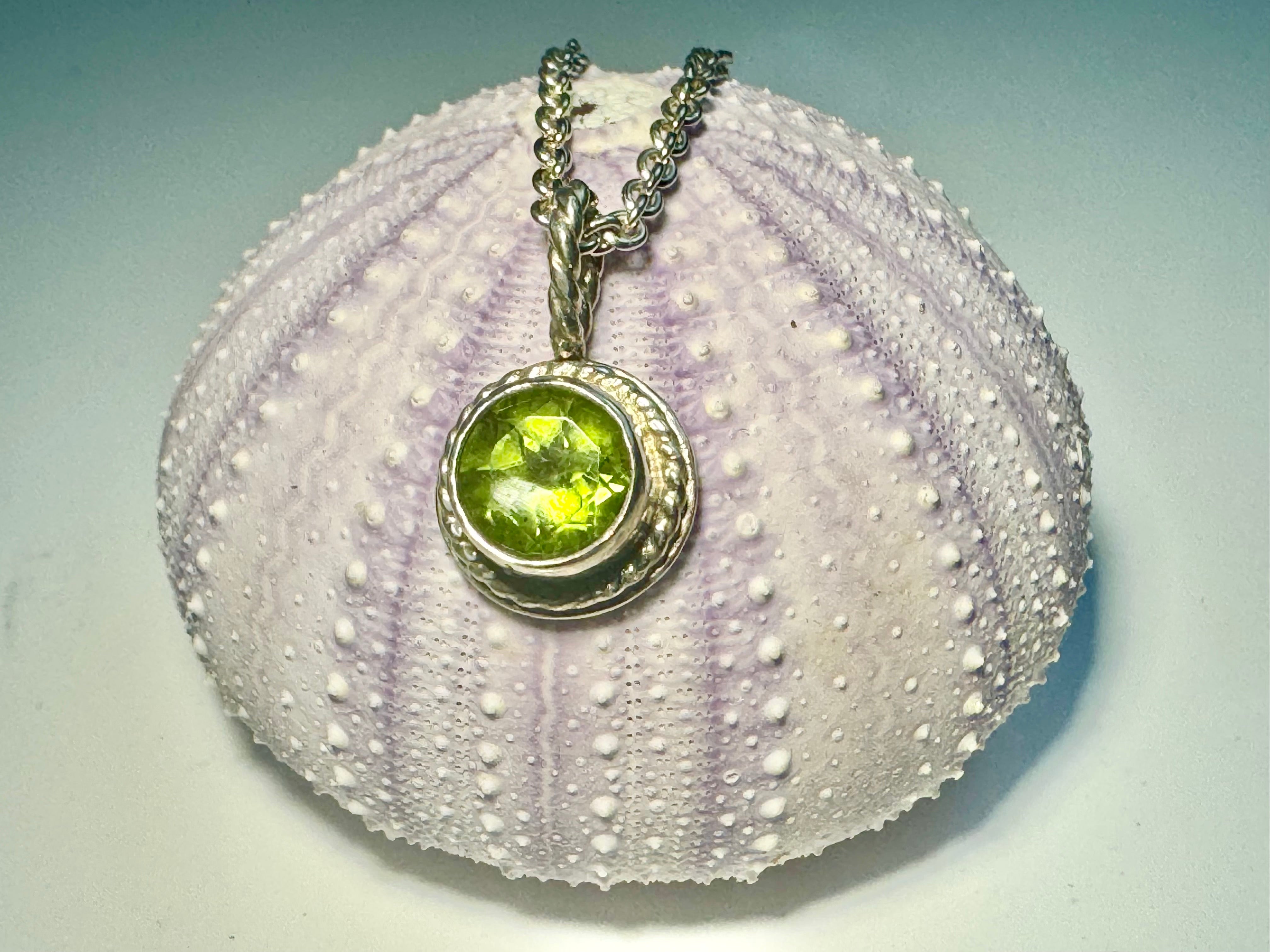 Peridot Rope Edge Sterling Pendant