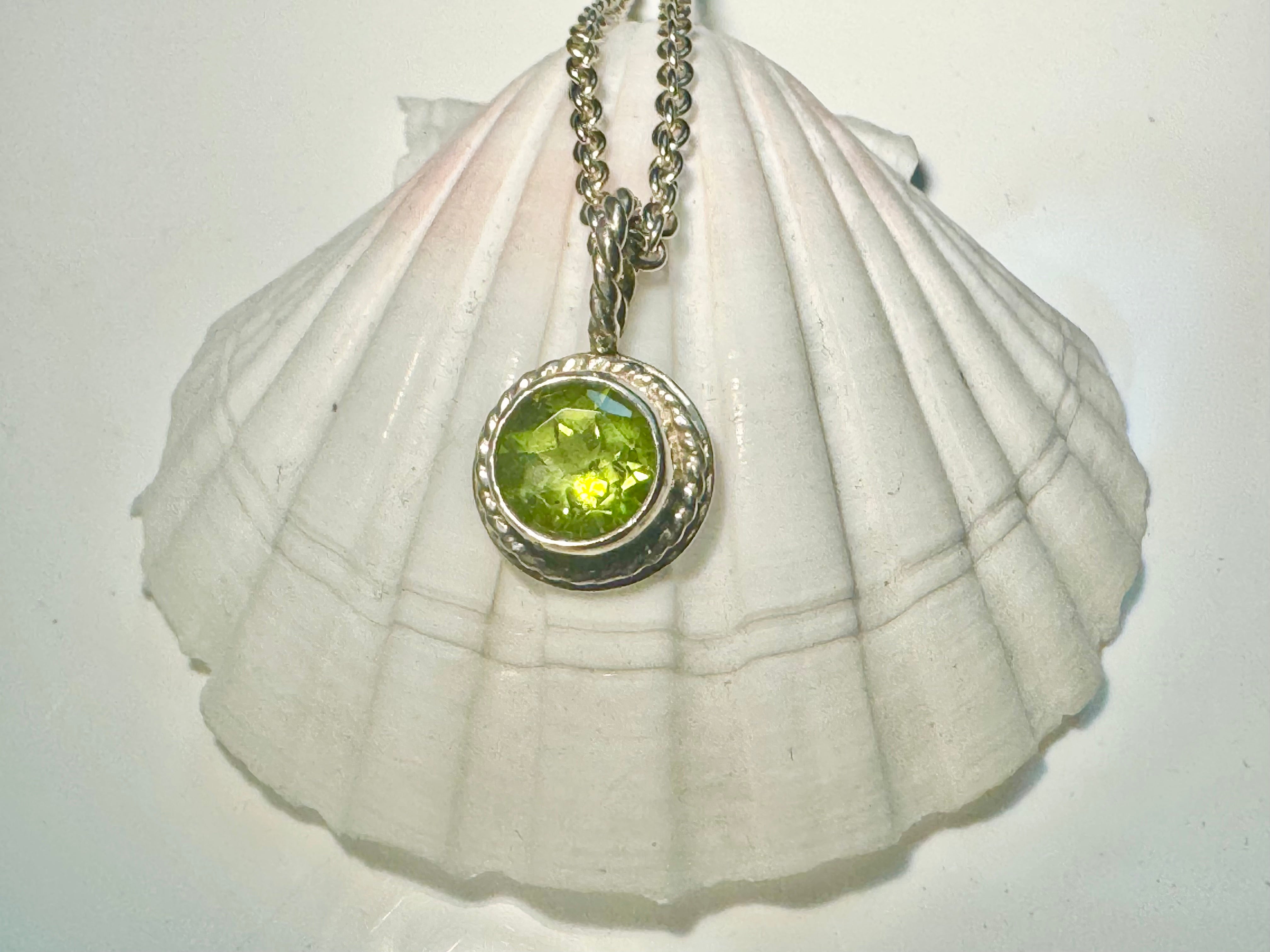 Peridot Rope Edge Sterling Pendant