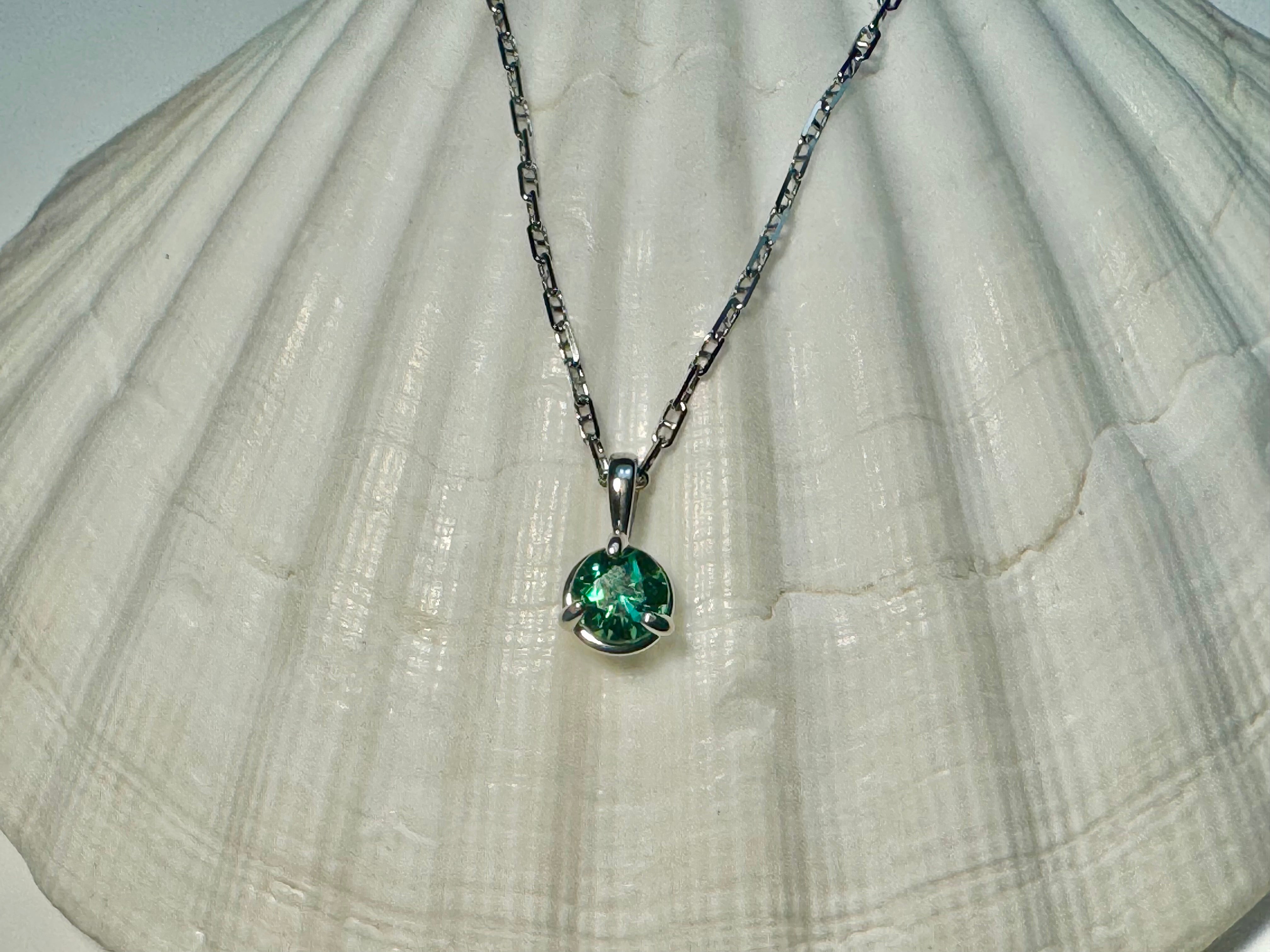 Green Tourmaline 5.5m Prong 14k White Gold Pendant