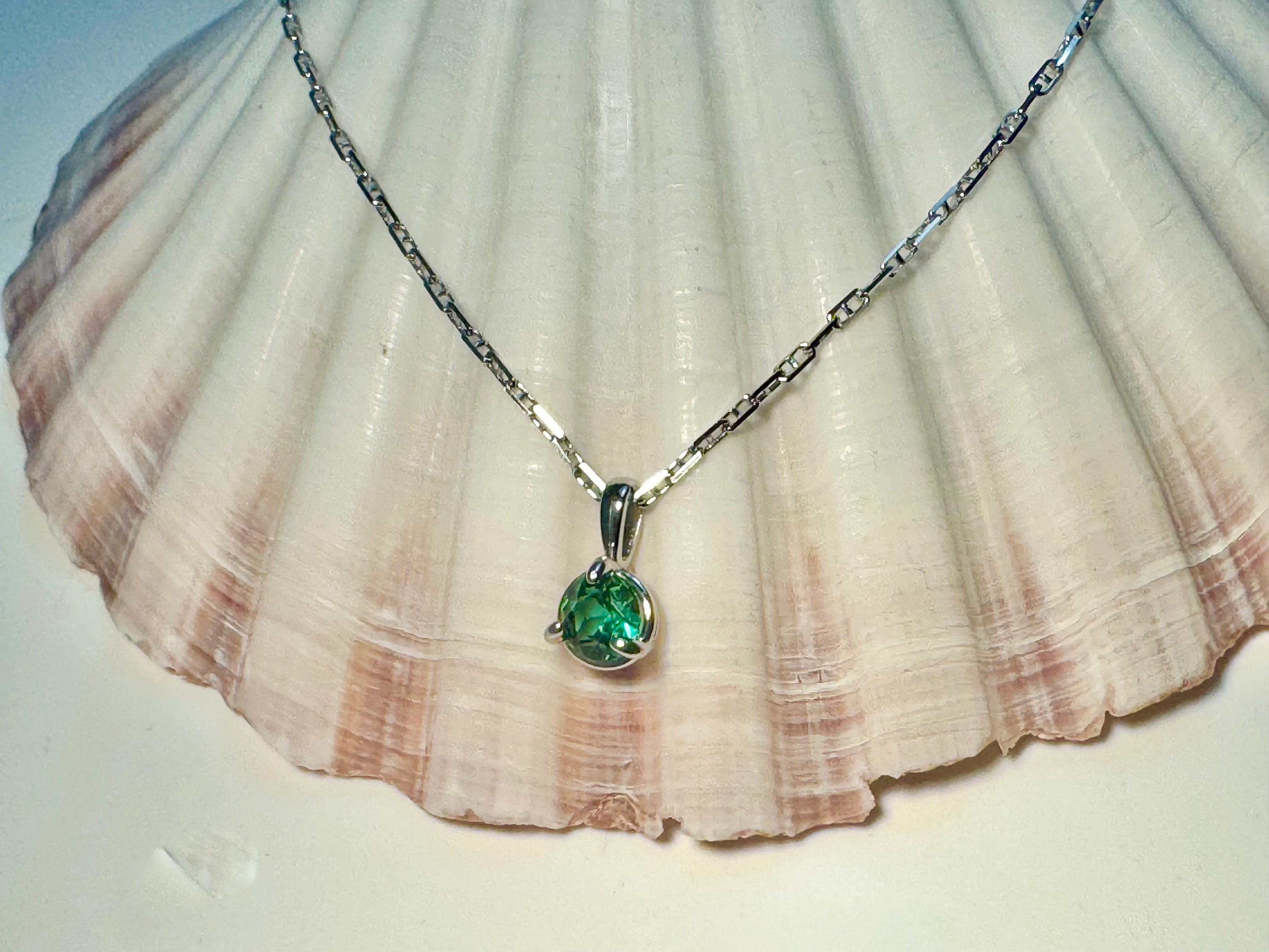Green Tourmaline 5.5m Prong 14k White Gold Pendant