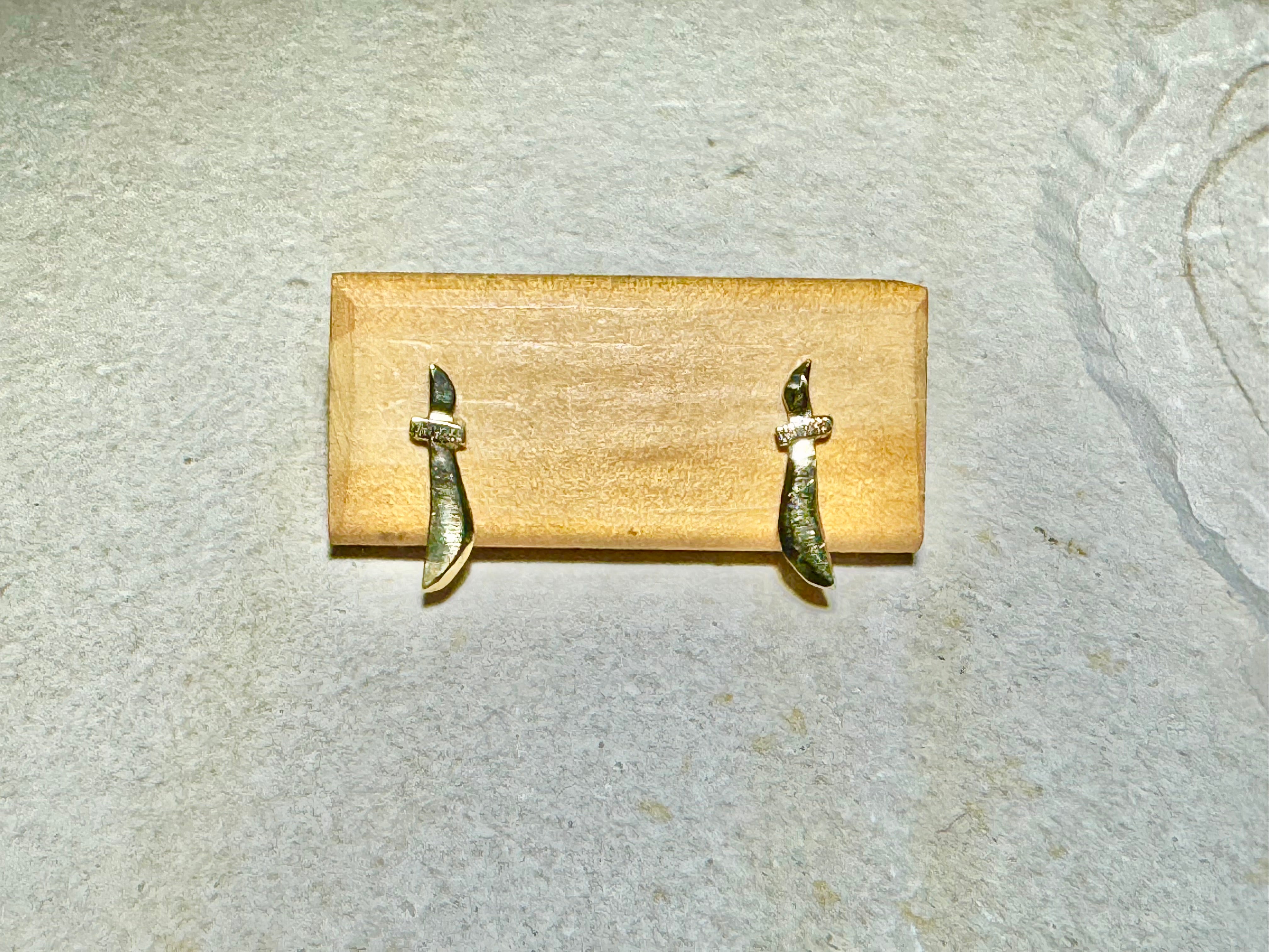 Machete 14k Studs