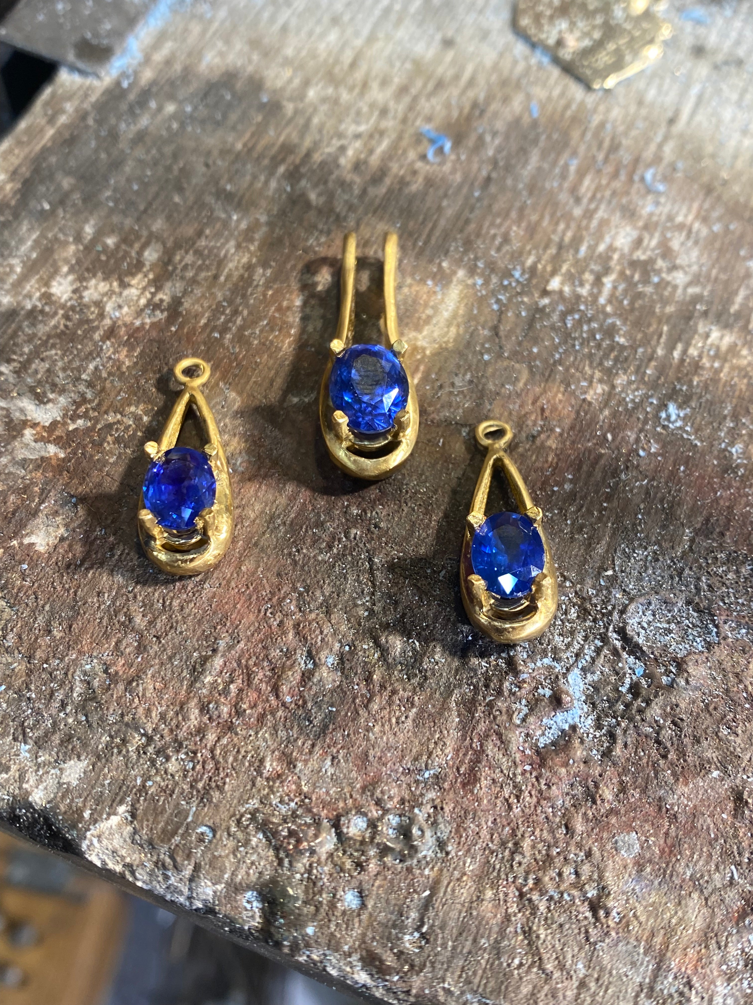 Ceylon Sapphire 18k Pendant and Earrings