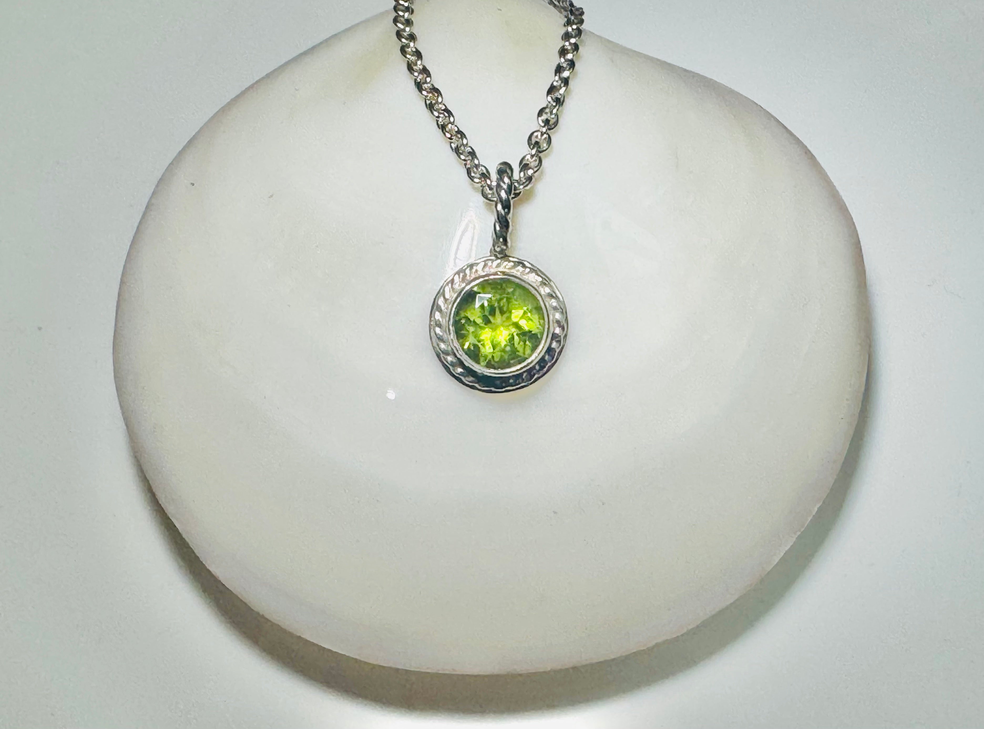 Peridot Rope Edge Pendant