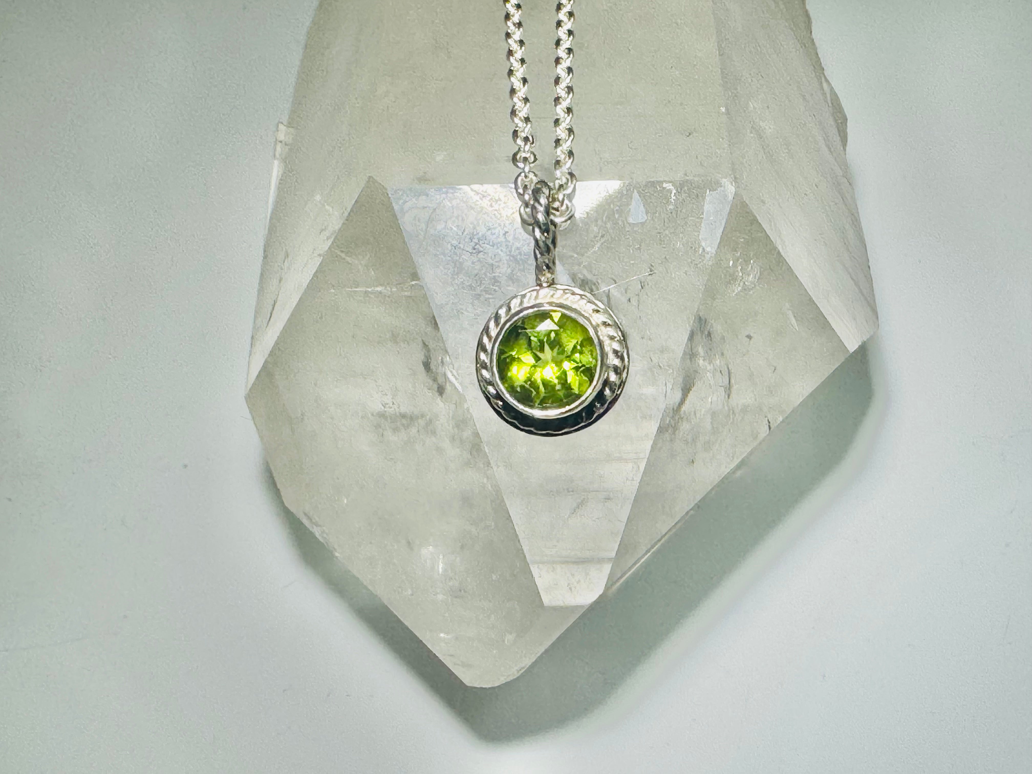 Peridot Rope Edge Pendant