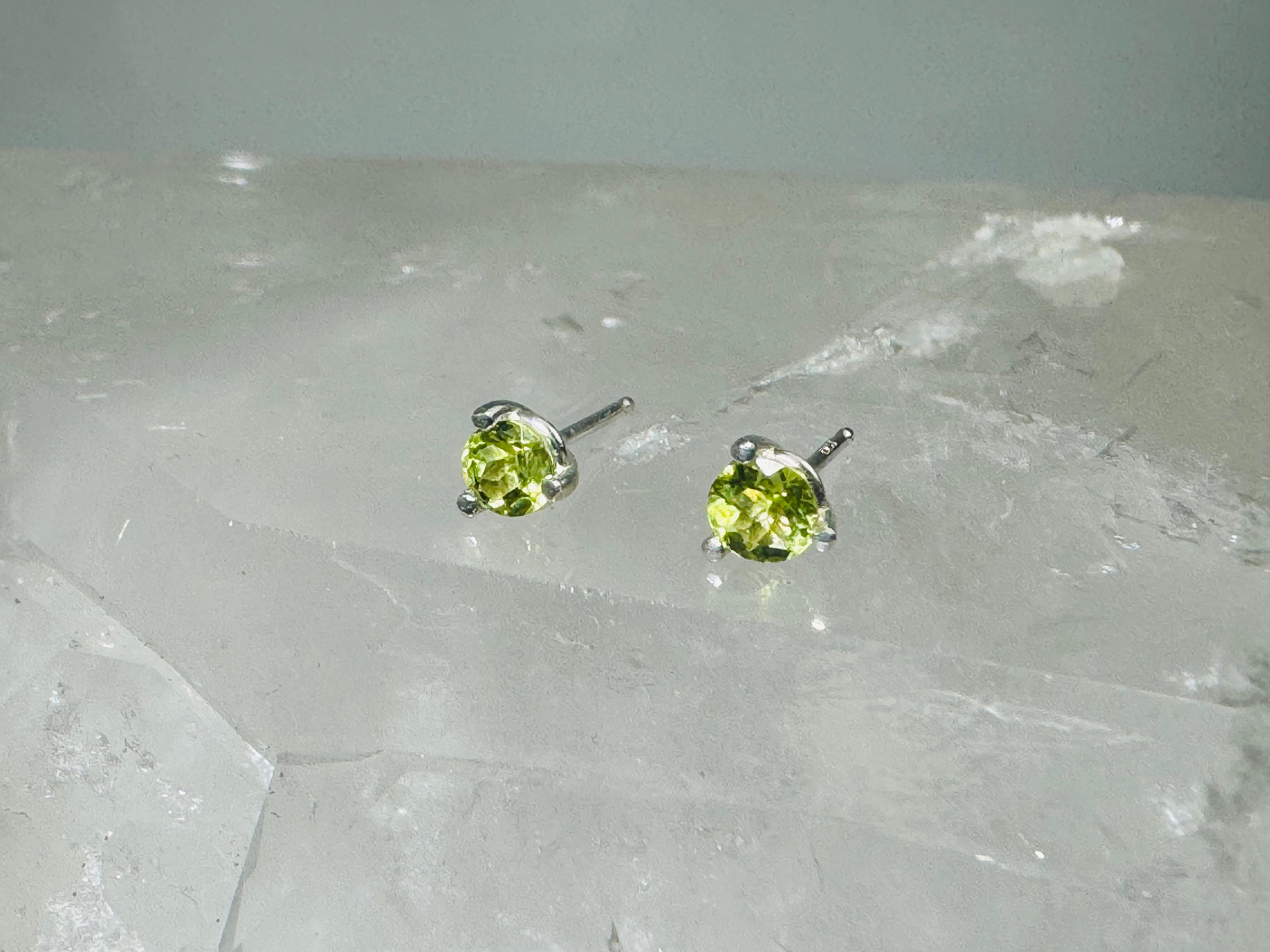 Peridot 4mm 3 Prong Sterling Studs
